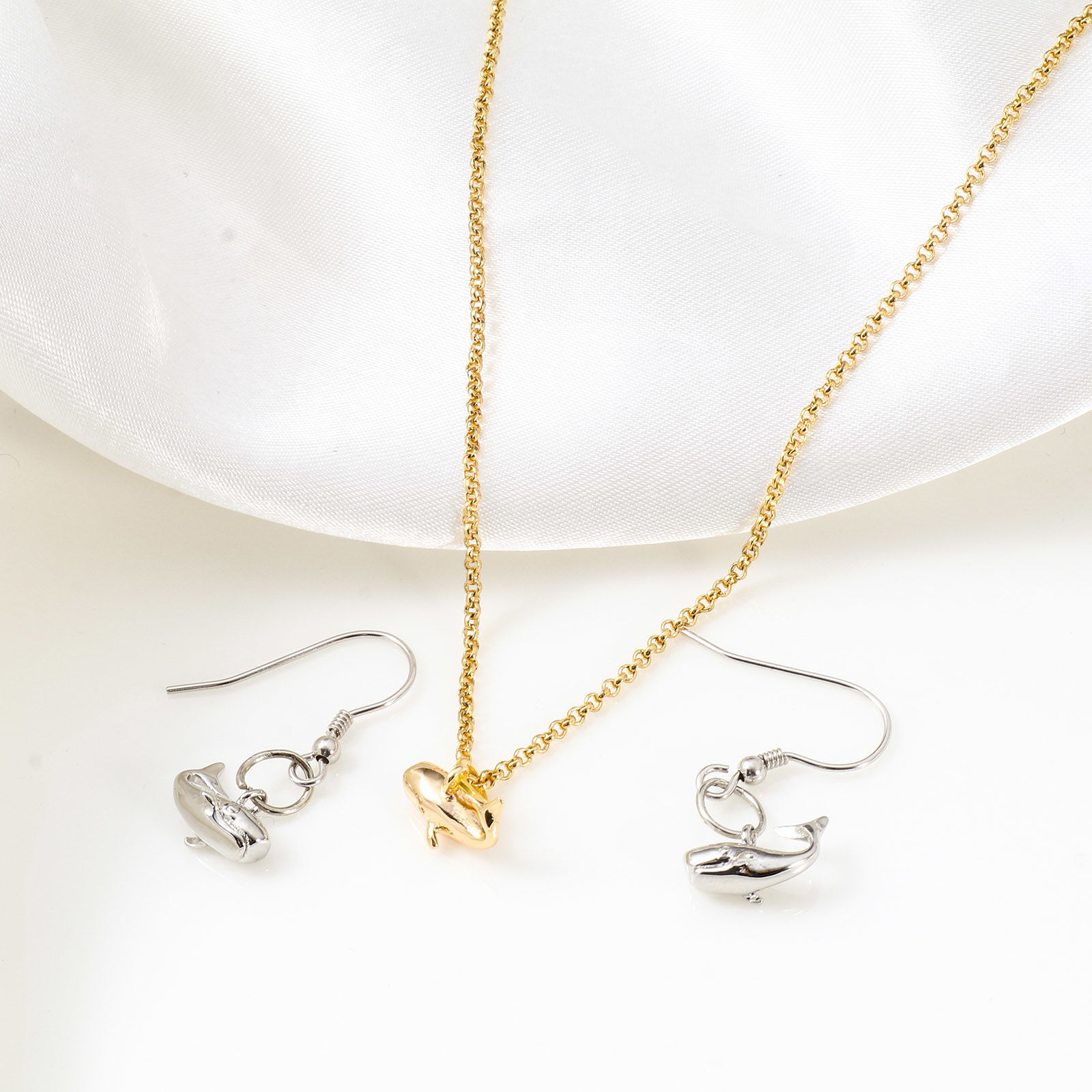 Picture of Brass Ocean Jewelry Charms Real Gold Plated Whale Animal 3D 12mm x 8mm