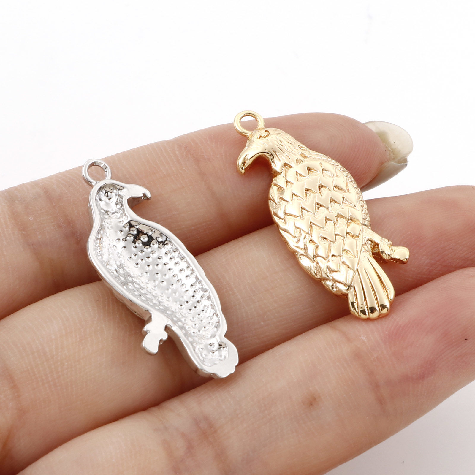 Imagen de Latón Colgantes Charms Águila Oro Real Chapado 3cm x 1.2cm, 2 Unidades
