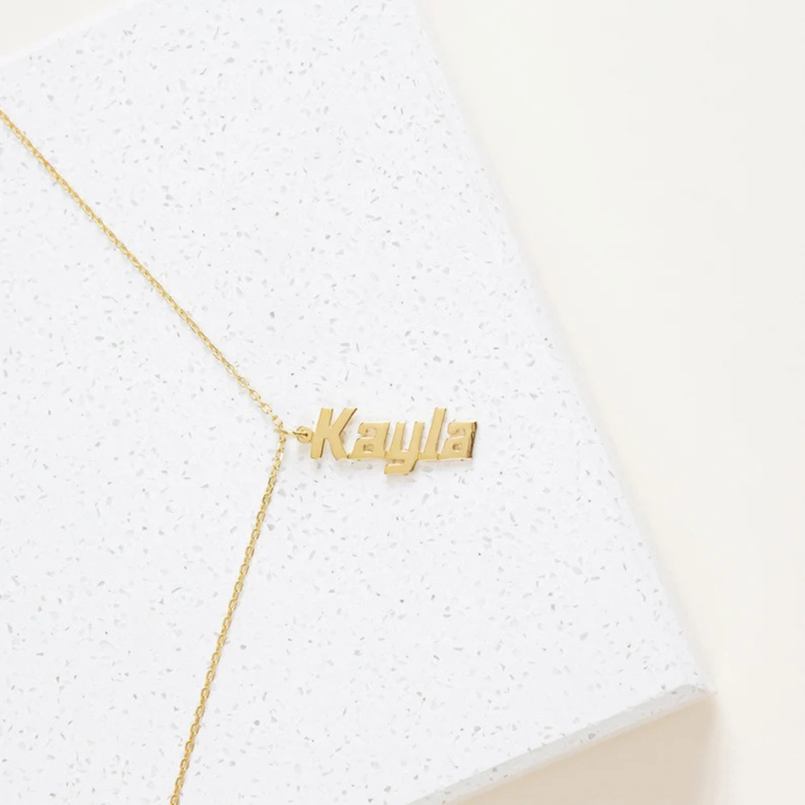 Bild von 1 Strang Edelstahl Personalisierte Namenskette Personalisierter Buchstaben-Charm-Anhänger Bunt
