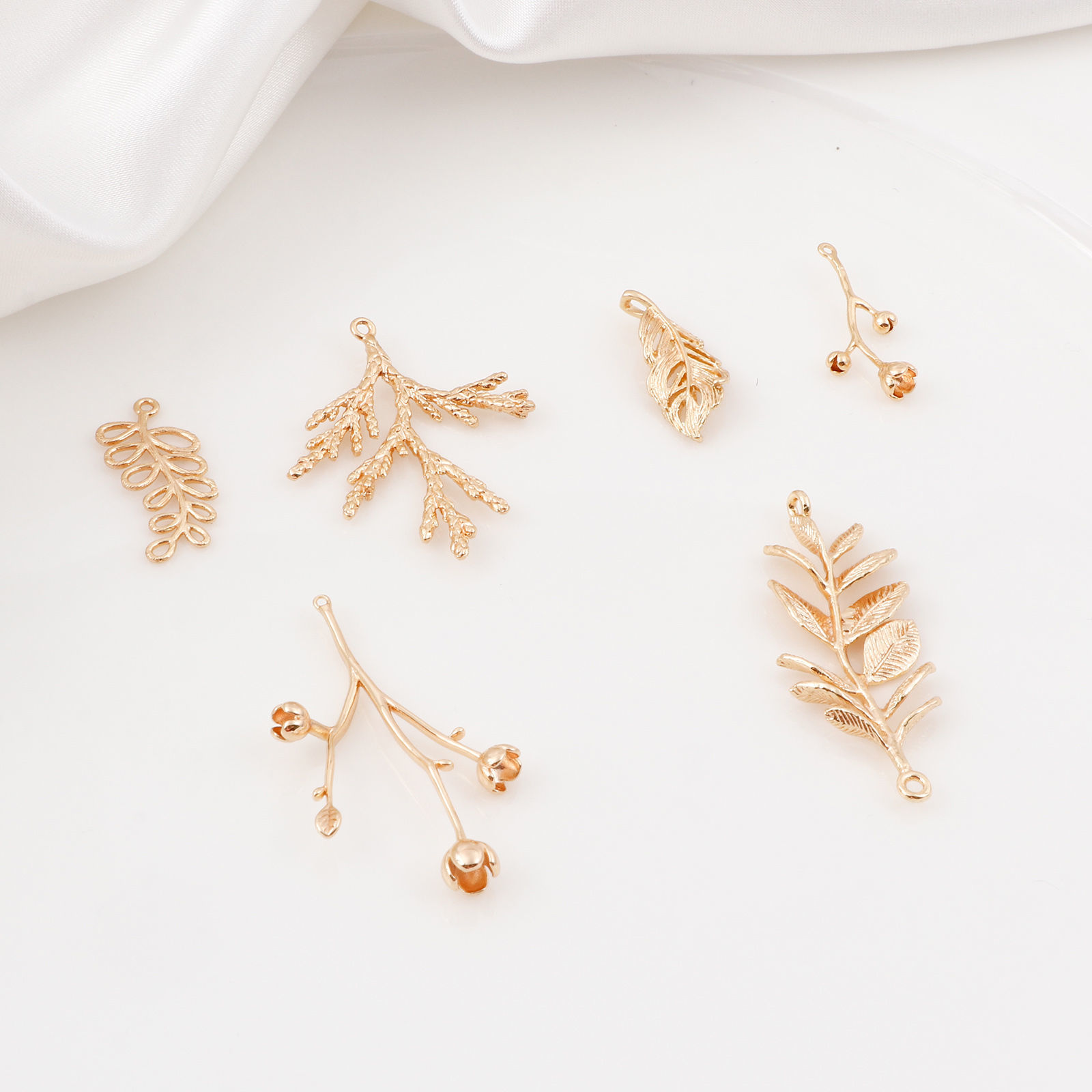 Immagine di Ottone Ciondoli Fiore 18K Vero Oro Placcato Foglia 3D 2 Pz