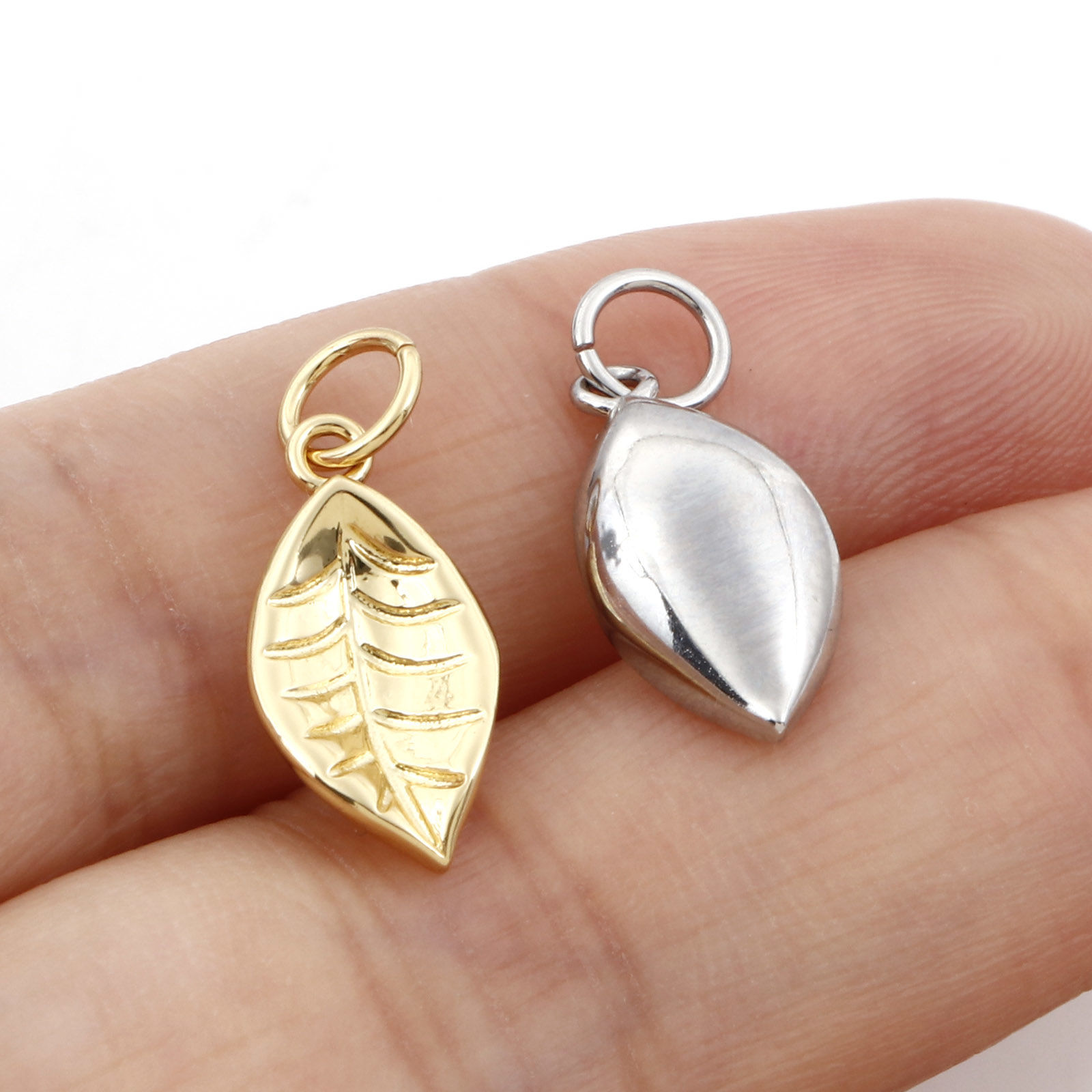 真鍮 チャーム 多色 葉 18mm x 8mm、 2 個 の画像