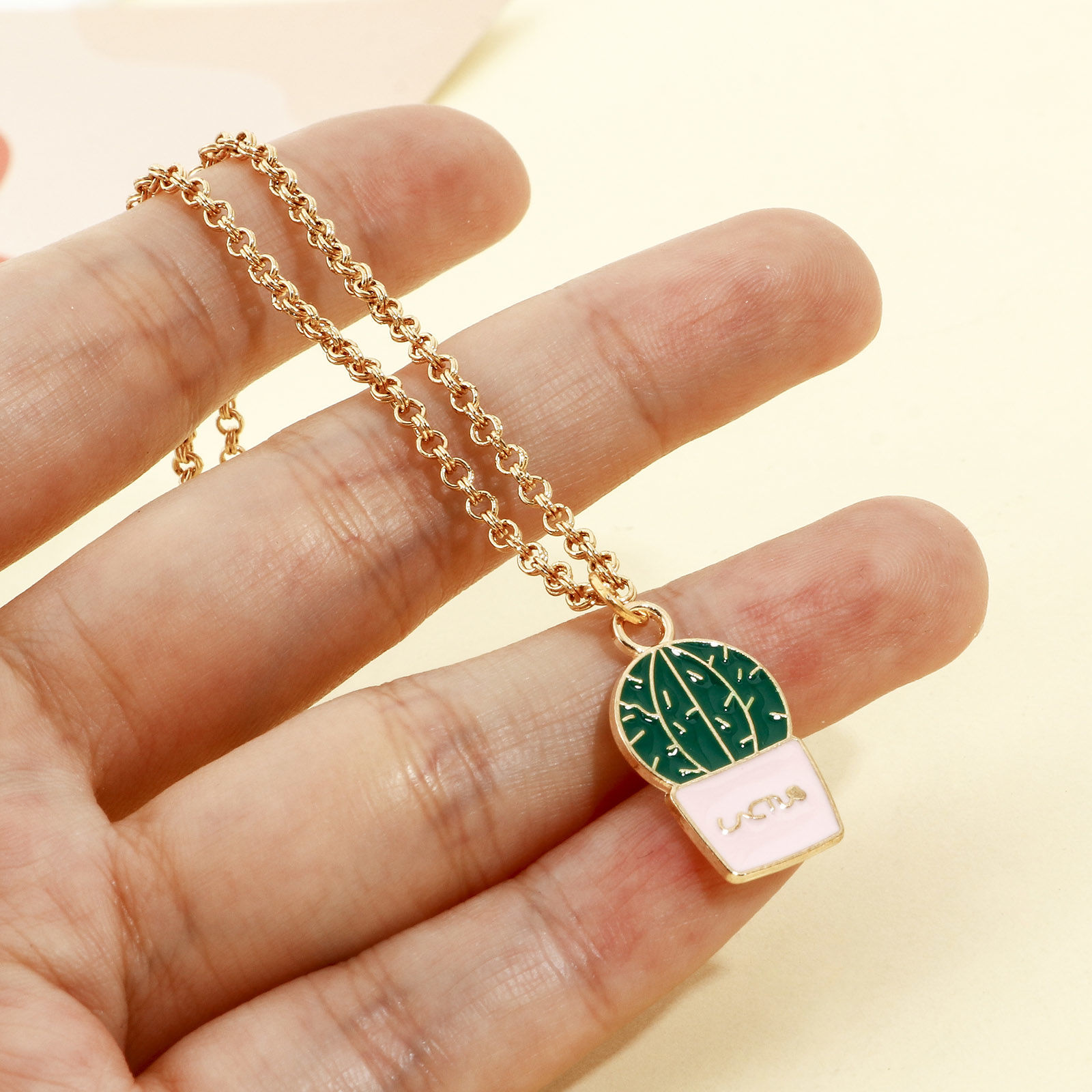 亜鉛合金 チャーム 金メッキ 多色 サボテン エナメル 22mm x 13mm、 20 個 の画像