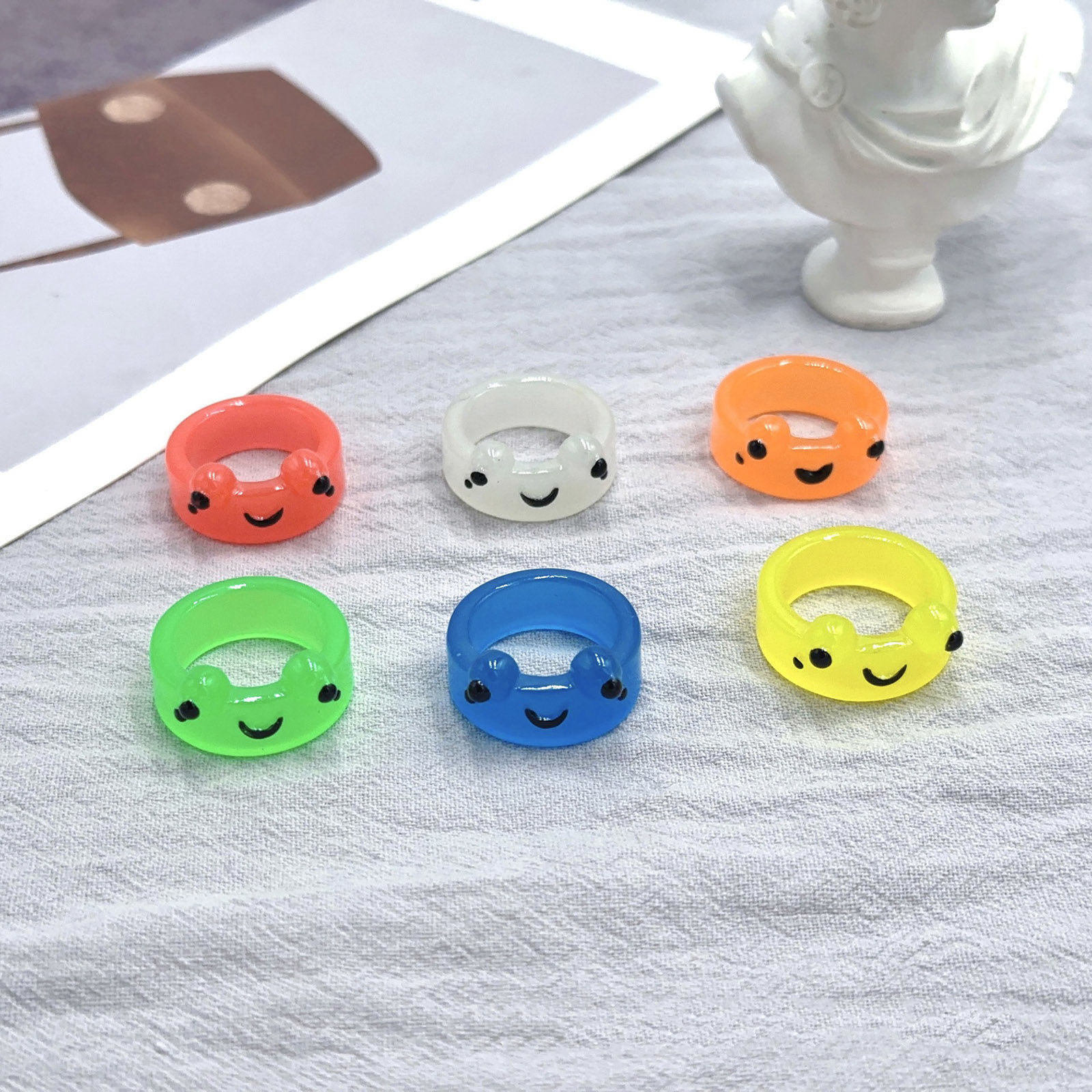 Picture of Resin Cute Unadjustable Rings Multicolor Glow In The Dark Luminous Frog Animal