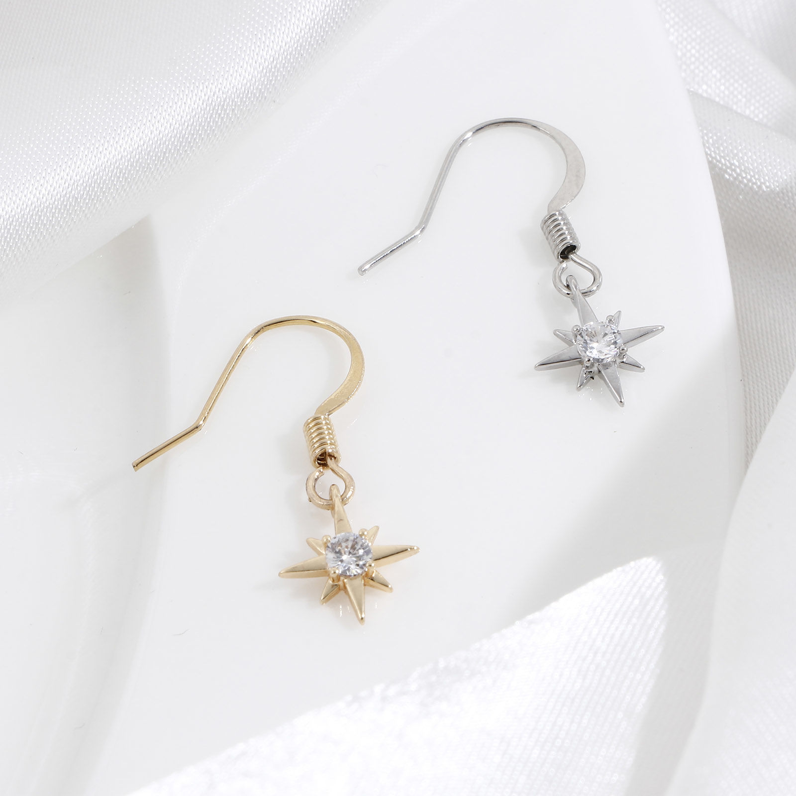 真鍮 宇宙銀河シリーズ チャーム 星 ゴールドフィルド クリアジルコン 11mmx 9mm、 3 個 の画像