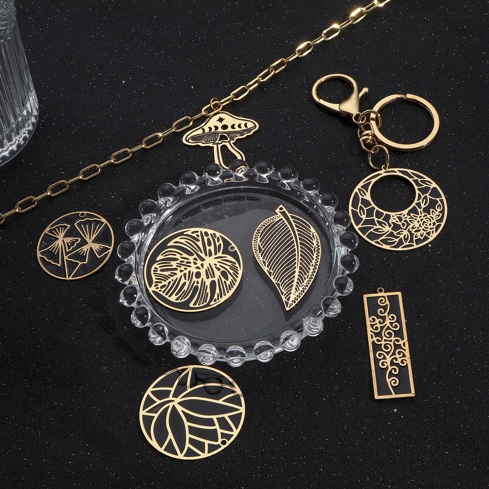 Imagen de Hierro Colgantes Chapado en Oro Negro Esmalte 2 Unidades