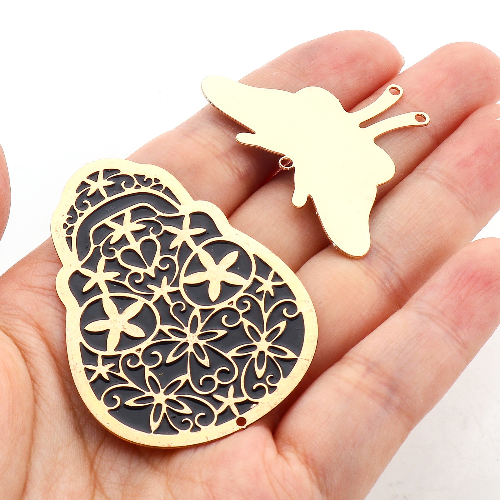 Imagen de Hierro Colgantes Chapado en Oro Negro Esmalte 2 Unidades