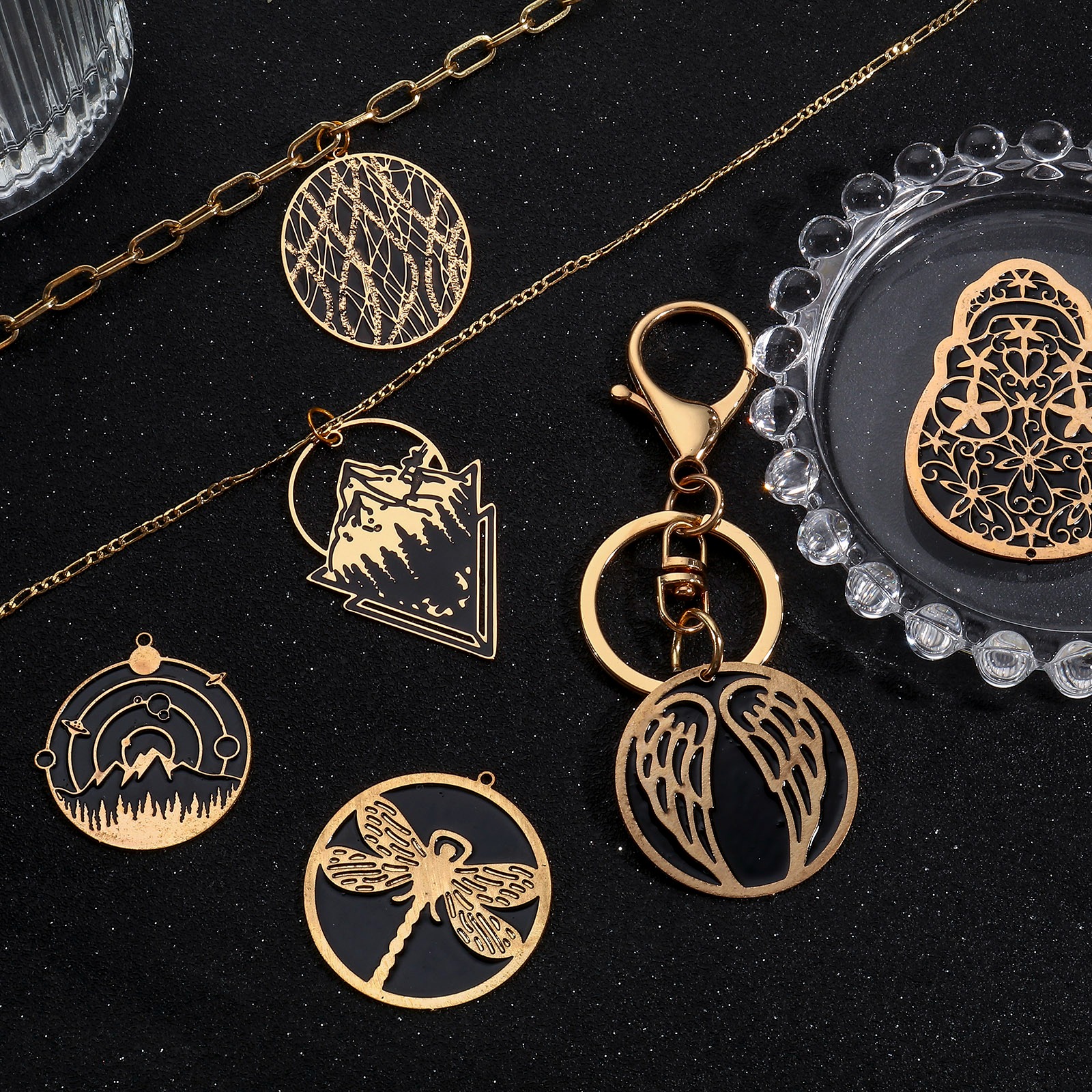 Imagen de Hierro Colgantes Chapado en Oro Negro Esmalte 2 Unidades