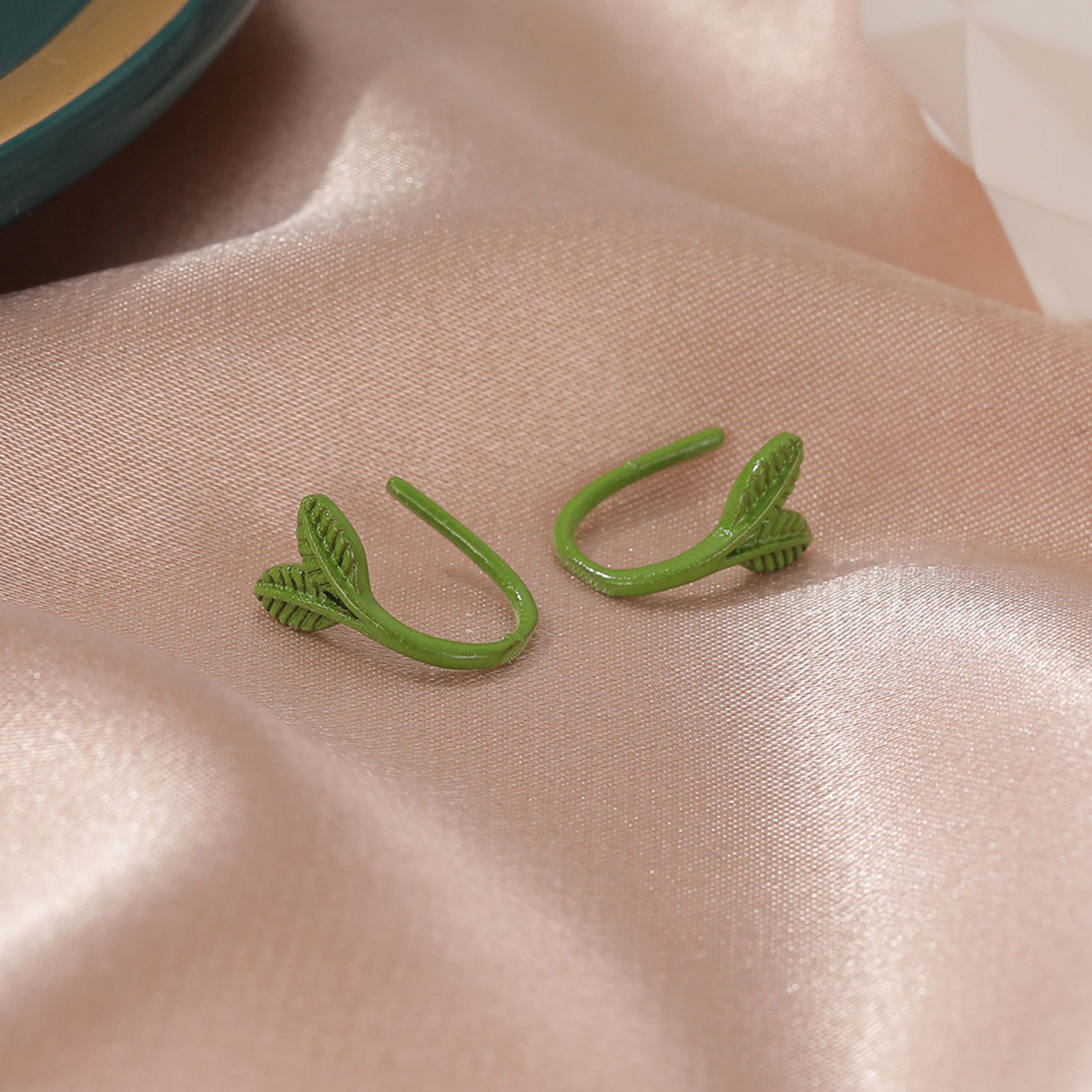 Imagen de Cobre Elegante Pendientes con Clip Sin Perforaciones Multicolor Hoja 1 Par