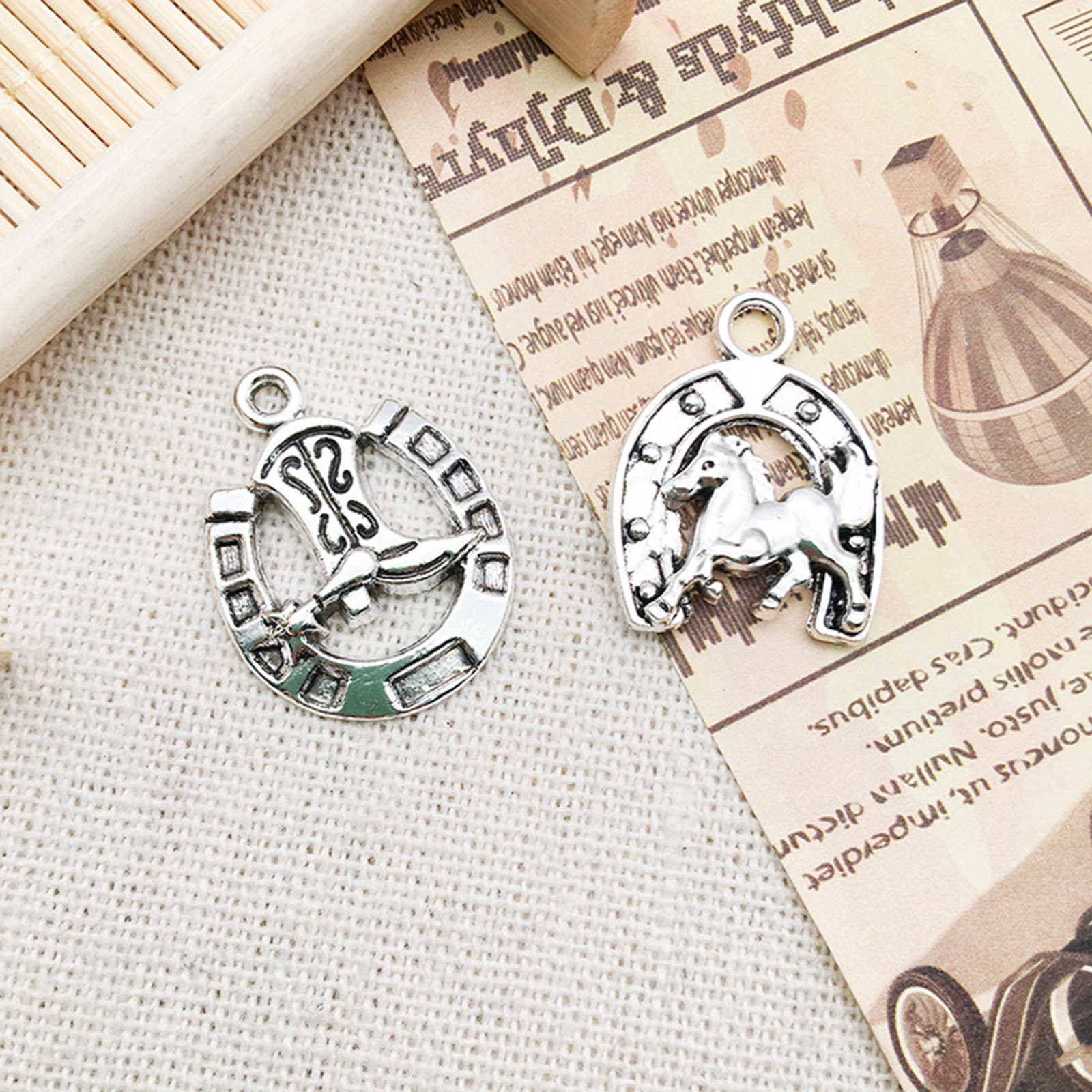 Imagen de Zamak Vaquero del Oeste Colgantes Charms Plata Antigua 20 Unidades