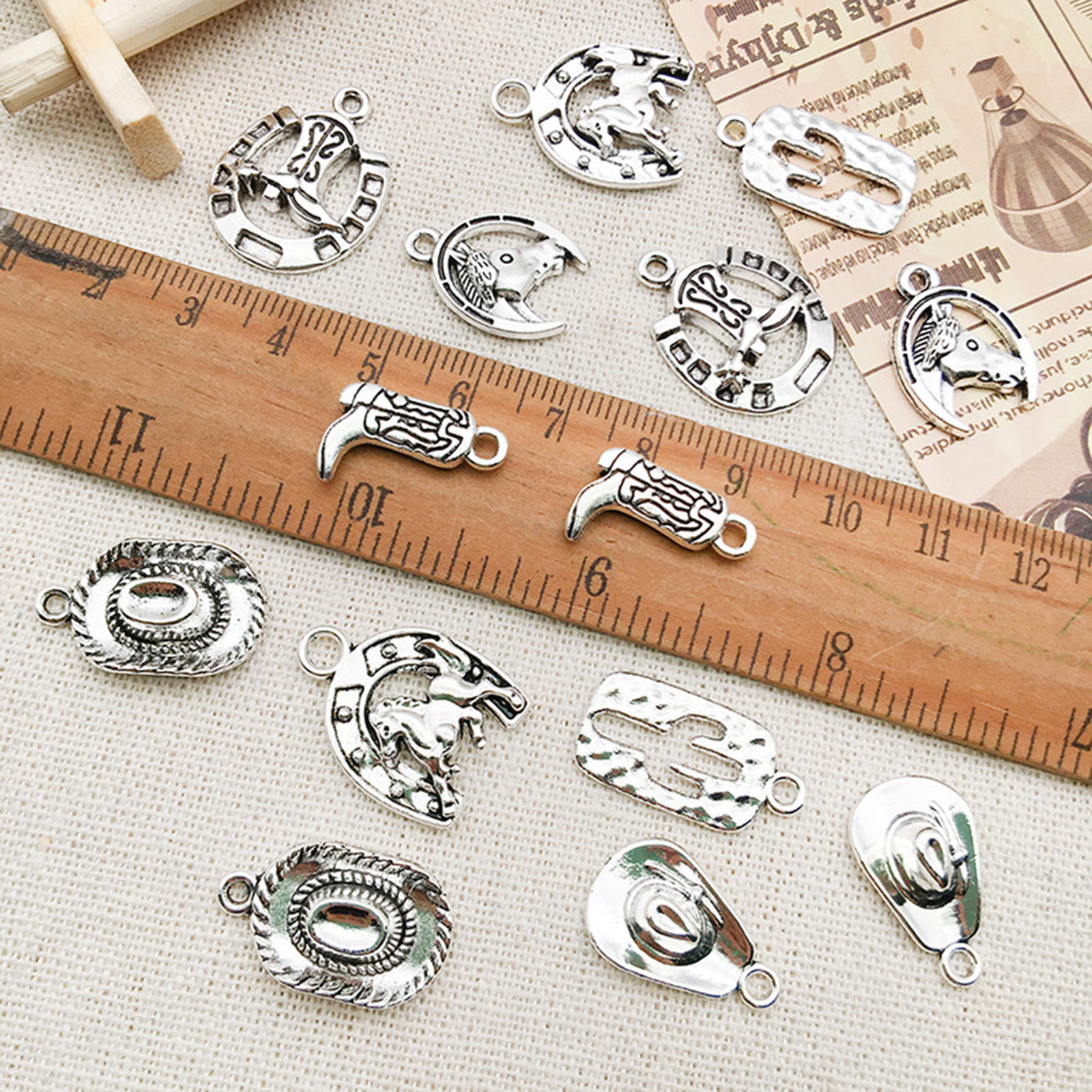 Imagen de Zamak Vaquero del Oeste Colgantes Charms Plata Antigua 20 Unidades