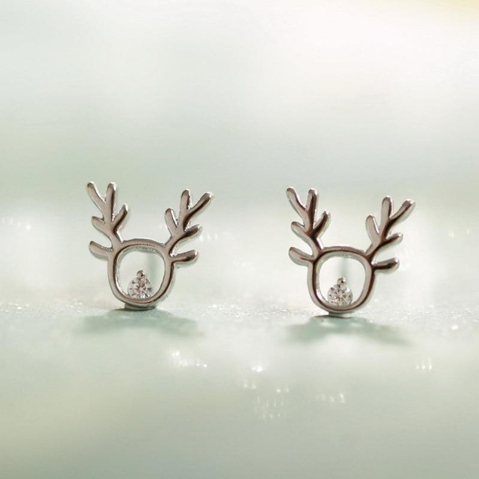 Picture of Brass Ear Post Stud Earrings Platinum Plated Christmas Reindeer