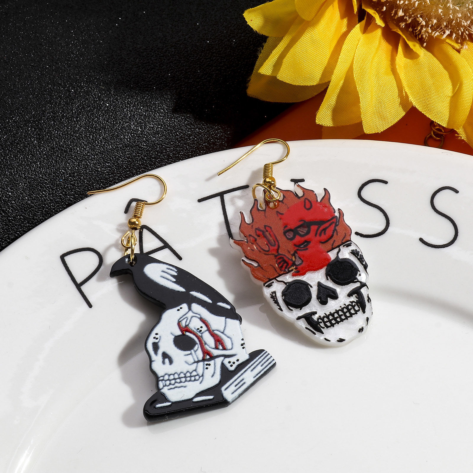 Picture of Acrylic Halloween Pendants Skull Multicolor