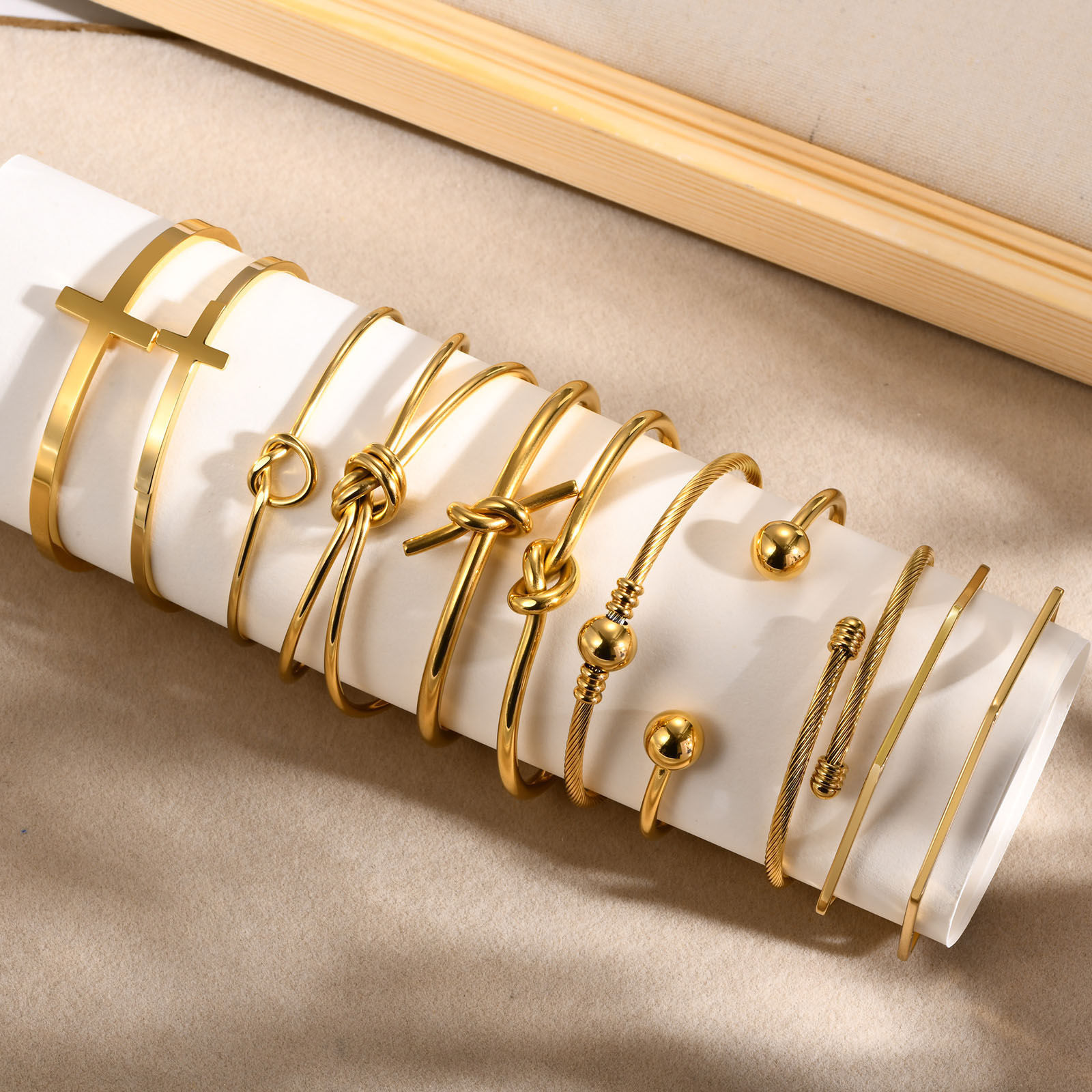 Picture of Eco-friendly Vacuum Plating Stylish Simple 18K Gold Plated 304 Stainless Steel Knot Cross Open Bangles Bracelets For Women Party