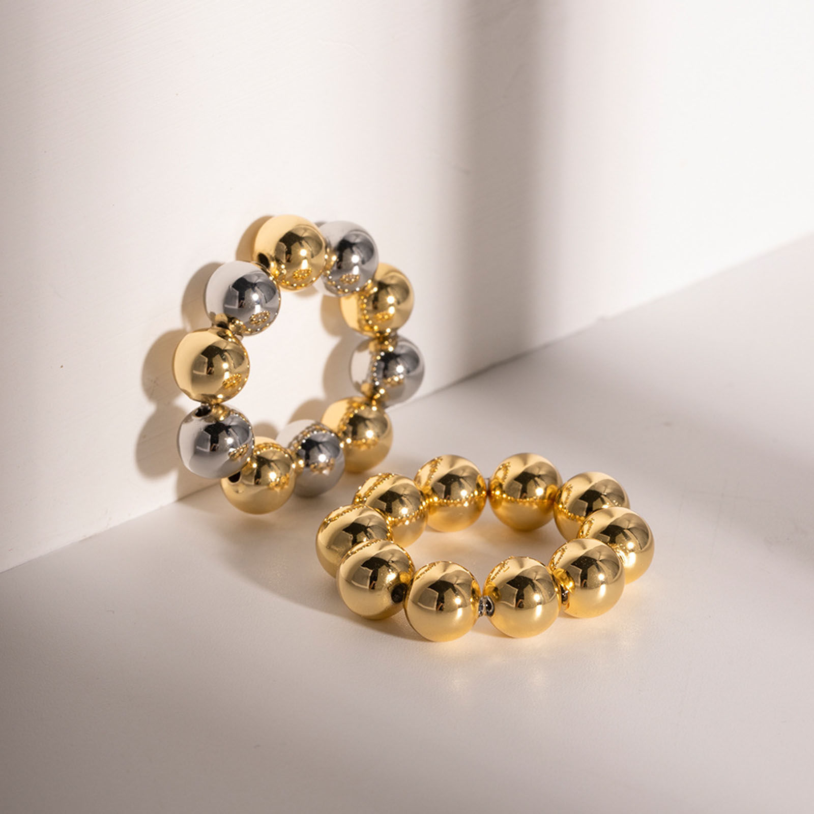 Изображение Экологически чистое вакуумное покрытие Стильный Простой 18K настоящее золото с покрытием Медь Упругий Cфера Бисерные Кольца Для женщин 1 ШТ