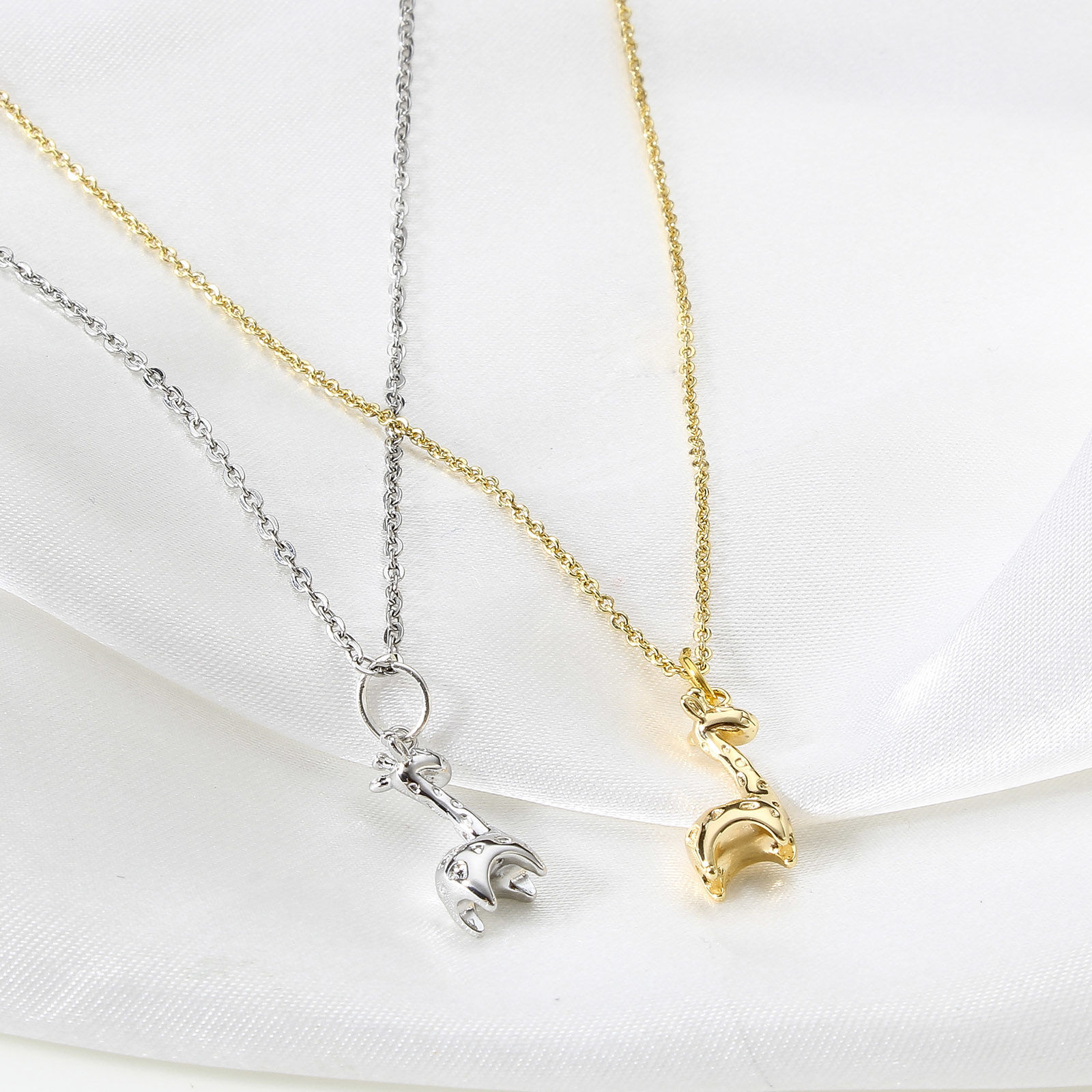 Picture of Brass Charms Real Gold Plated Giraffe Animal 3D 16mm x 10mm