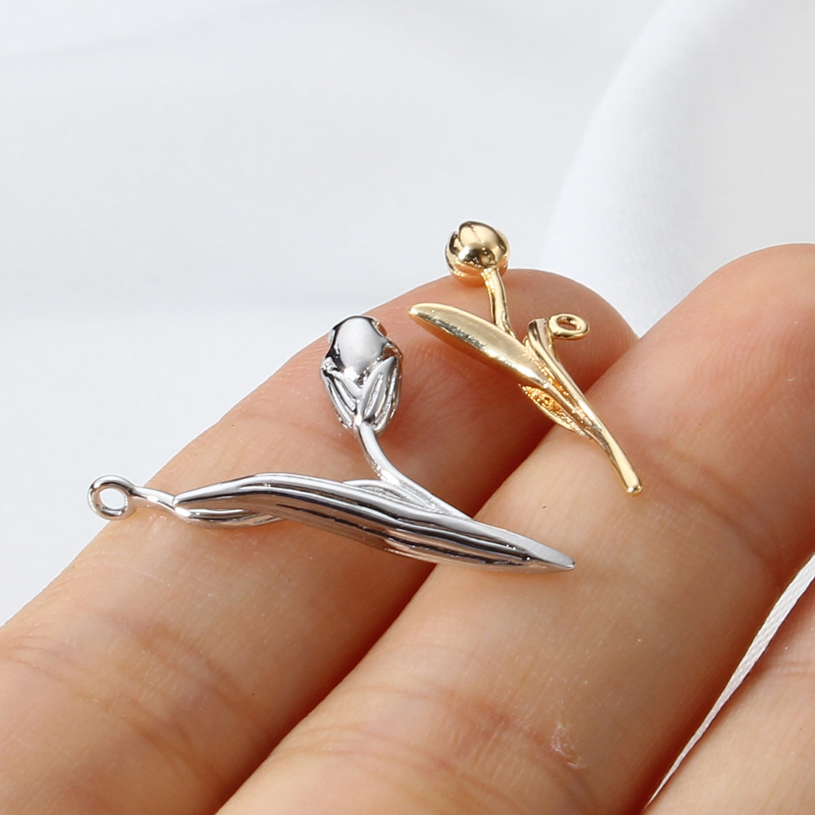 Bild von Messing Charms Echtgold plattiert Tulpen 2 Stück