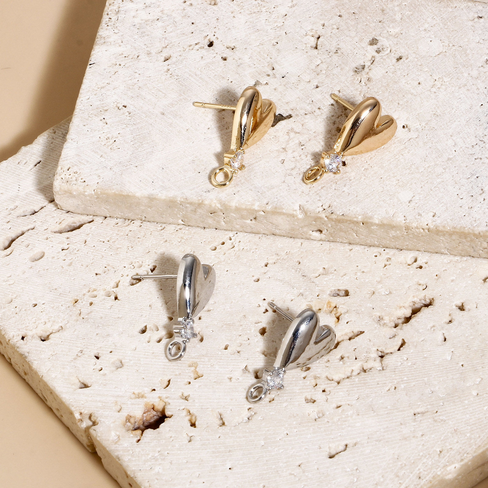 Immagine di Ottone San Valentino Orecchini a Perno Multicolore Cuore Con Loop Trasparente Cubic Zirconiae 2 Pz