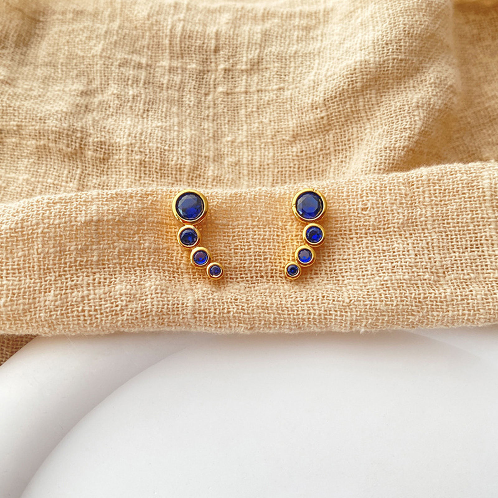 Picture of Eco-friendly Vacuum Plating Exquisite Retro 18K Real Gold Plated Copper & Cubic Zirconia Curve Round Ear Post Stud Earrings For Women Birthday
