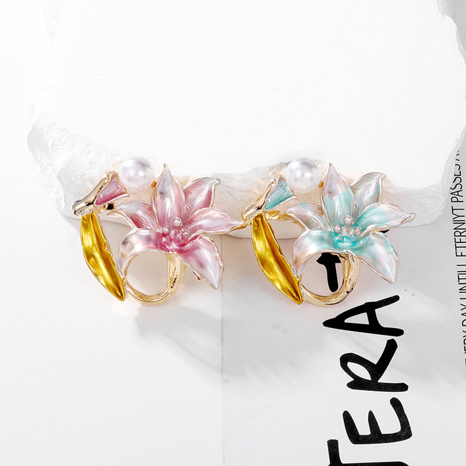 Picture of Ethnic Pin Brooches Lilium Gold Plated Enamel