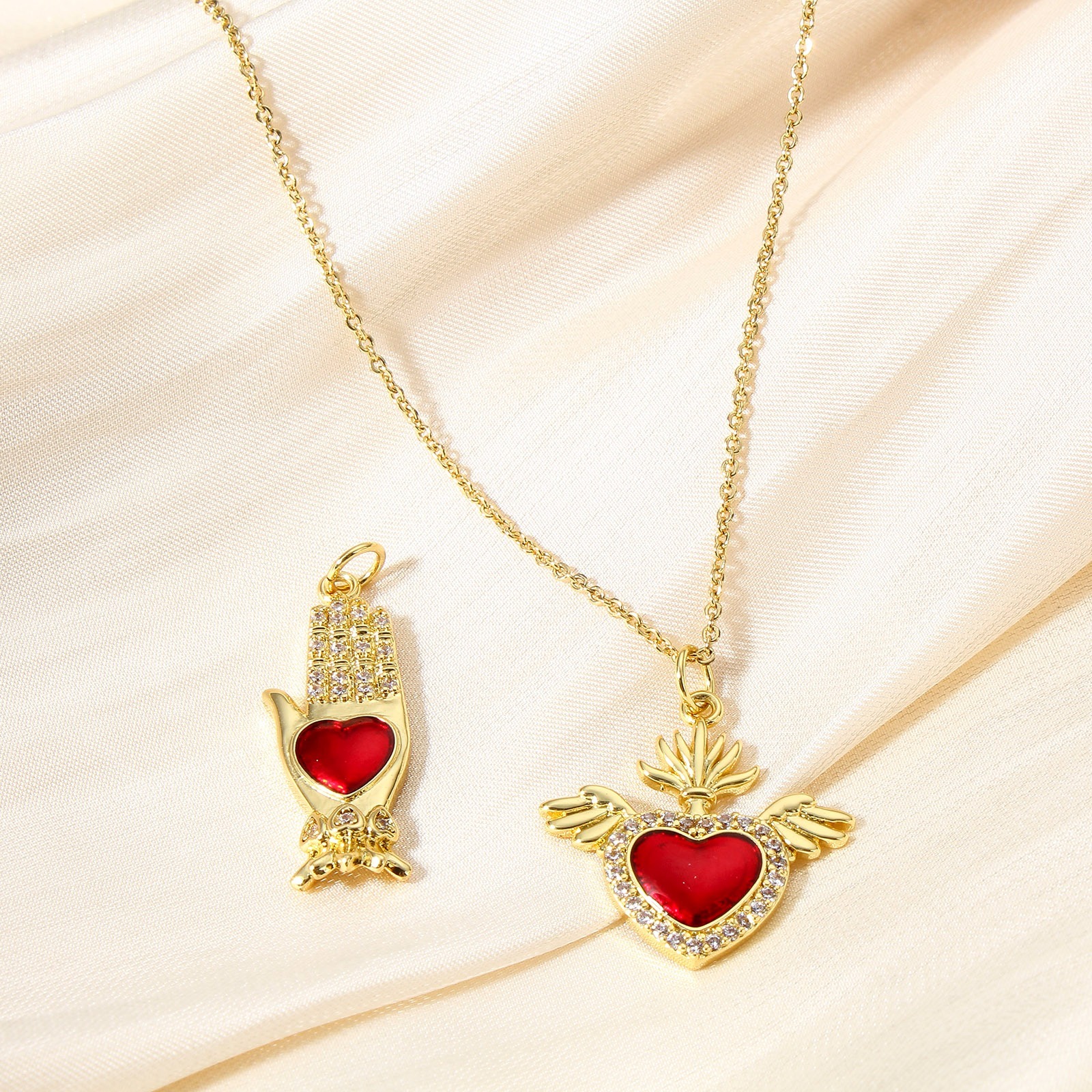 Imagen de 1 Unidad Latón Religión Colgantes 18K Oro Real Chapado Rojo Corazón Exvoto Esmalte Claro Circón Artificial