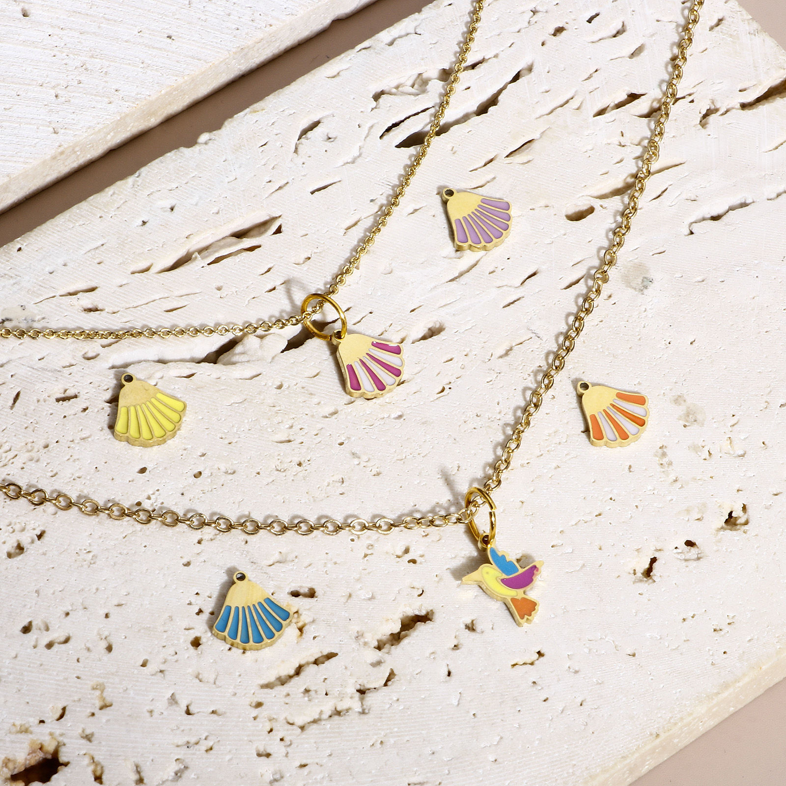 Image de 1 Pièce Breloques en 316L Acier Inoxydable Élégant Oiseau Plaqué Or Véritable 18K Multicolore Coquilles Émail