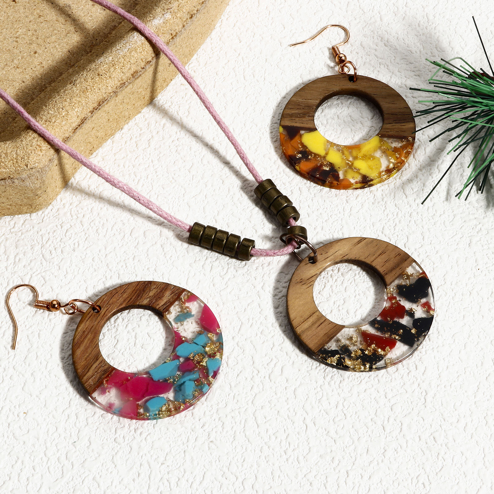 Picture of Wood Effect Resin Pendants Natural Circle Ring Gravels Chips 3.8cm Dia
