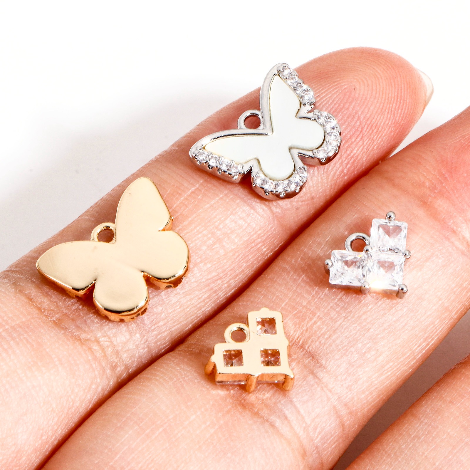 1 個 シェル+真鍮 チャーム リアルゴールドメッキ の画像