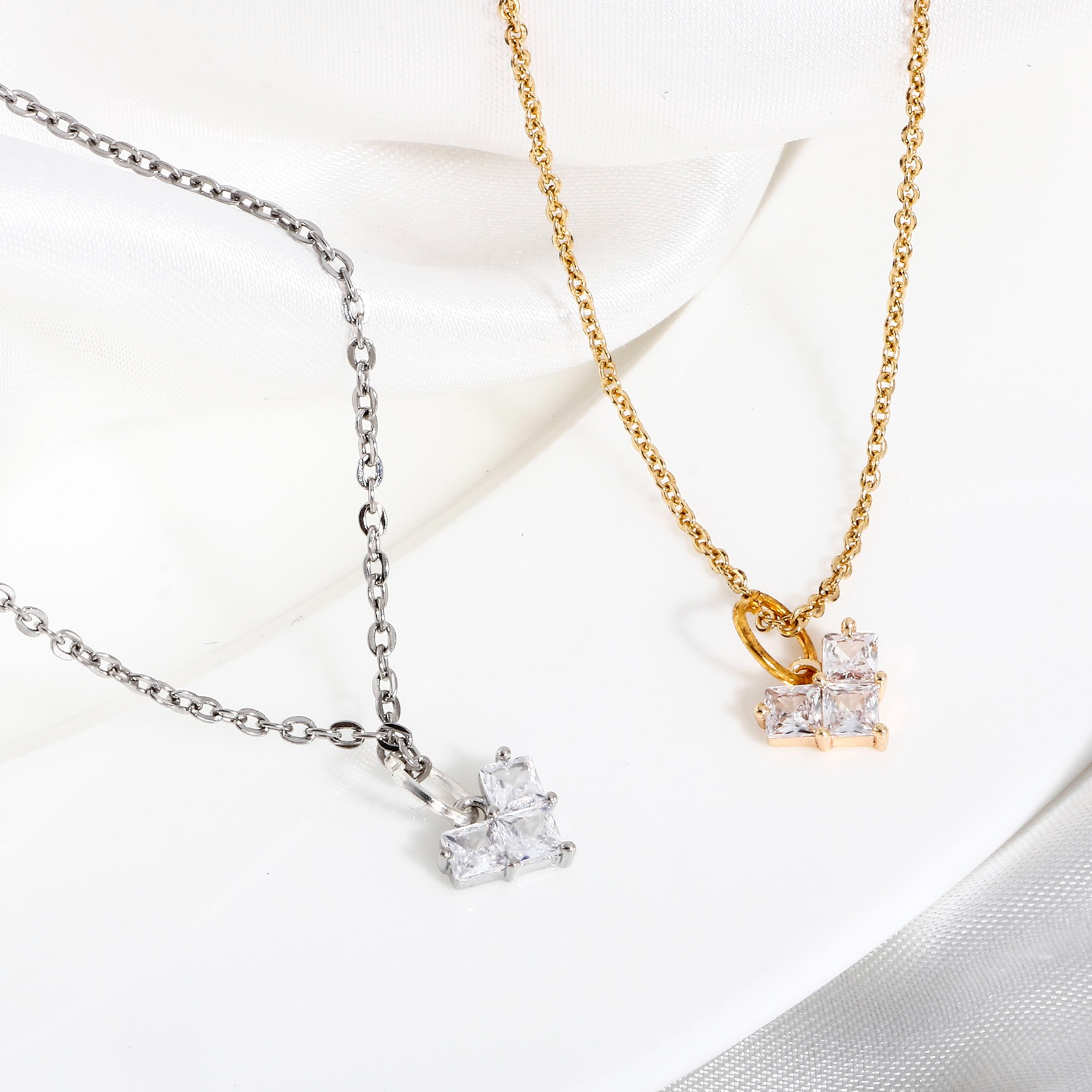 1 個 シェル+真鍮 チャーム リアルゴールドメッキ の画像