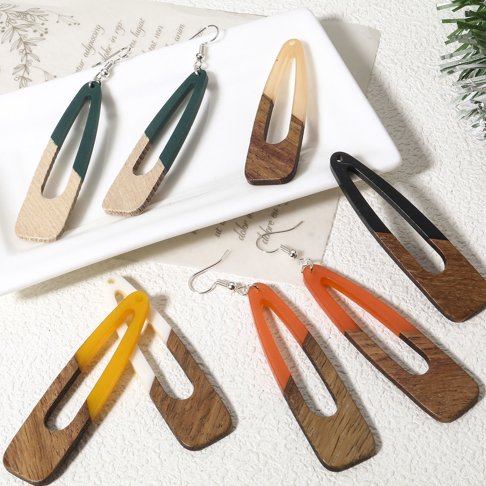 Imagen de 2 Unidades Resina de Efecto Madera Colgantes Multicolor Gota 6.7cm x 1.7cm