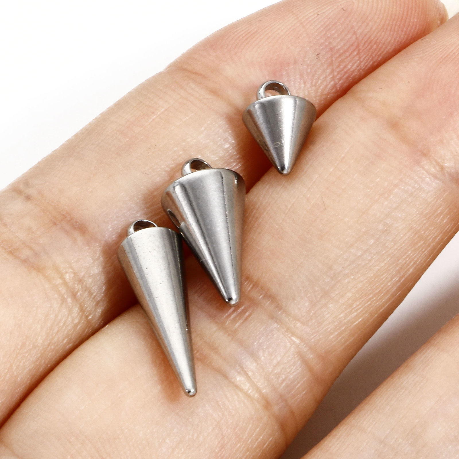 Bild von 10 Stück 304 Edelstahl Charms Kegel Silberfarbe