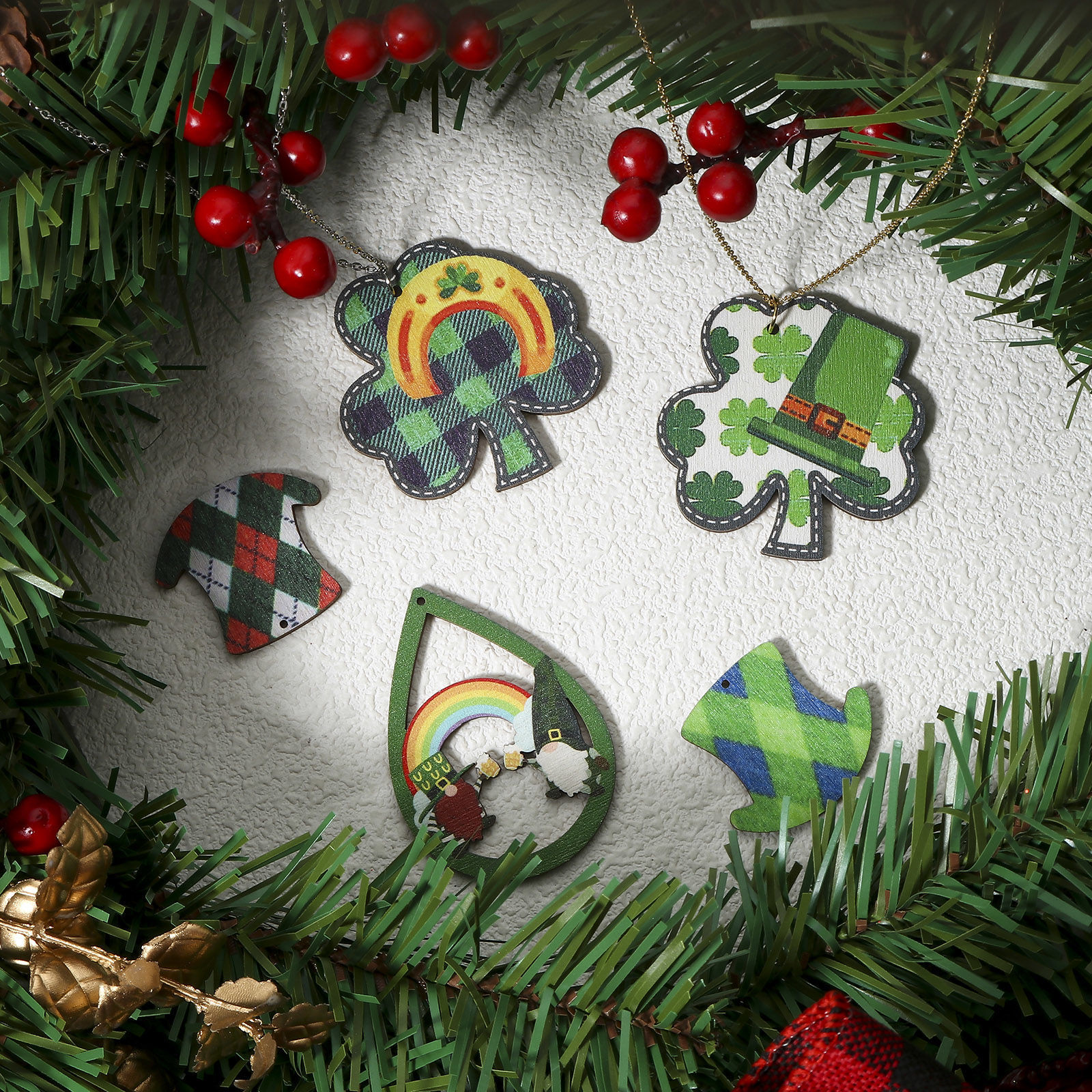 Picture of Natural Wood St Patrick's Day Pendants Green