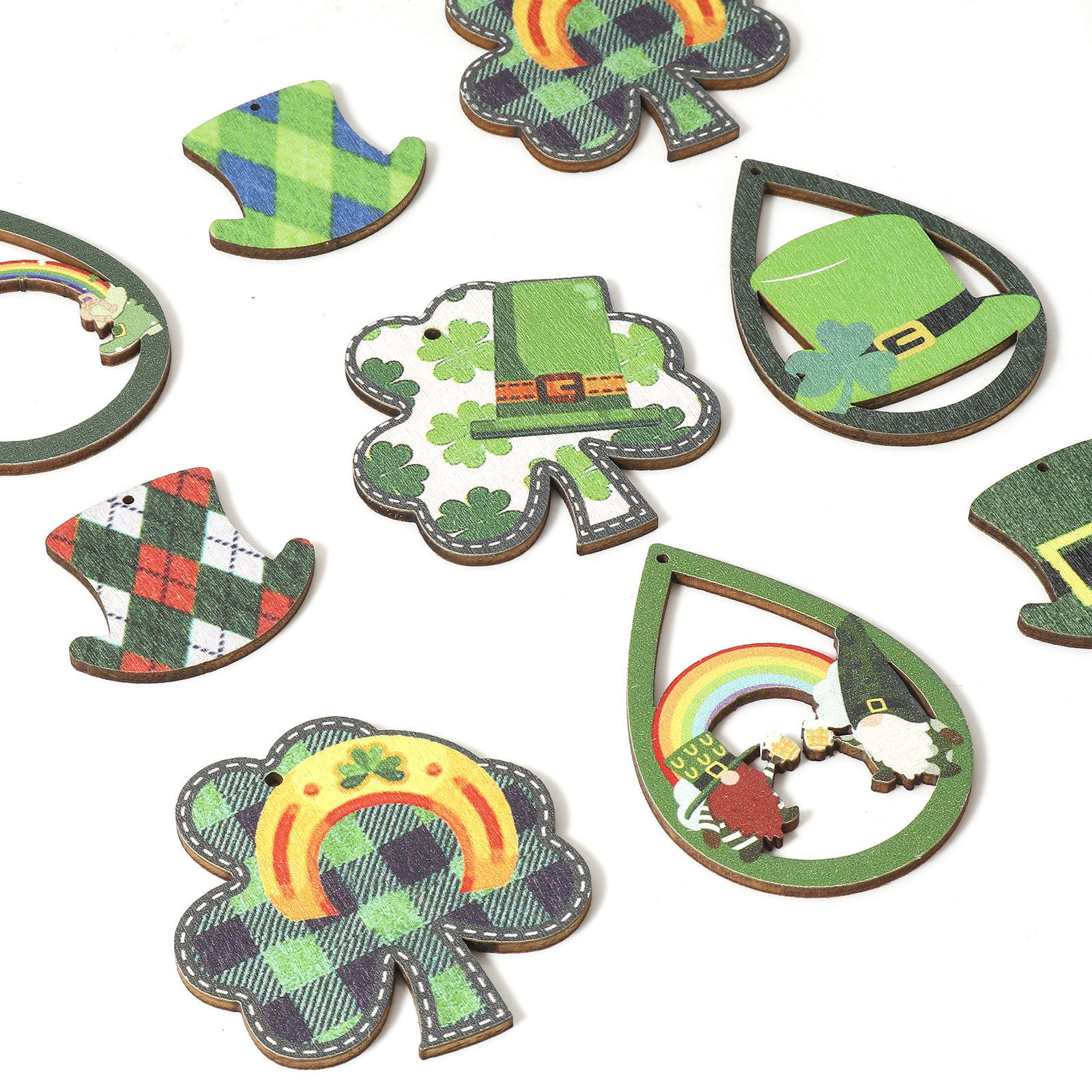 Picture of Natural Wood St Patrick's Day Pendants Green