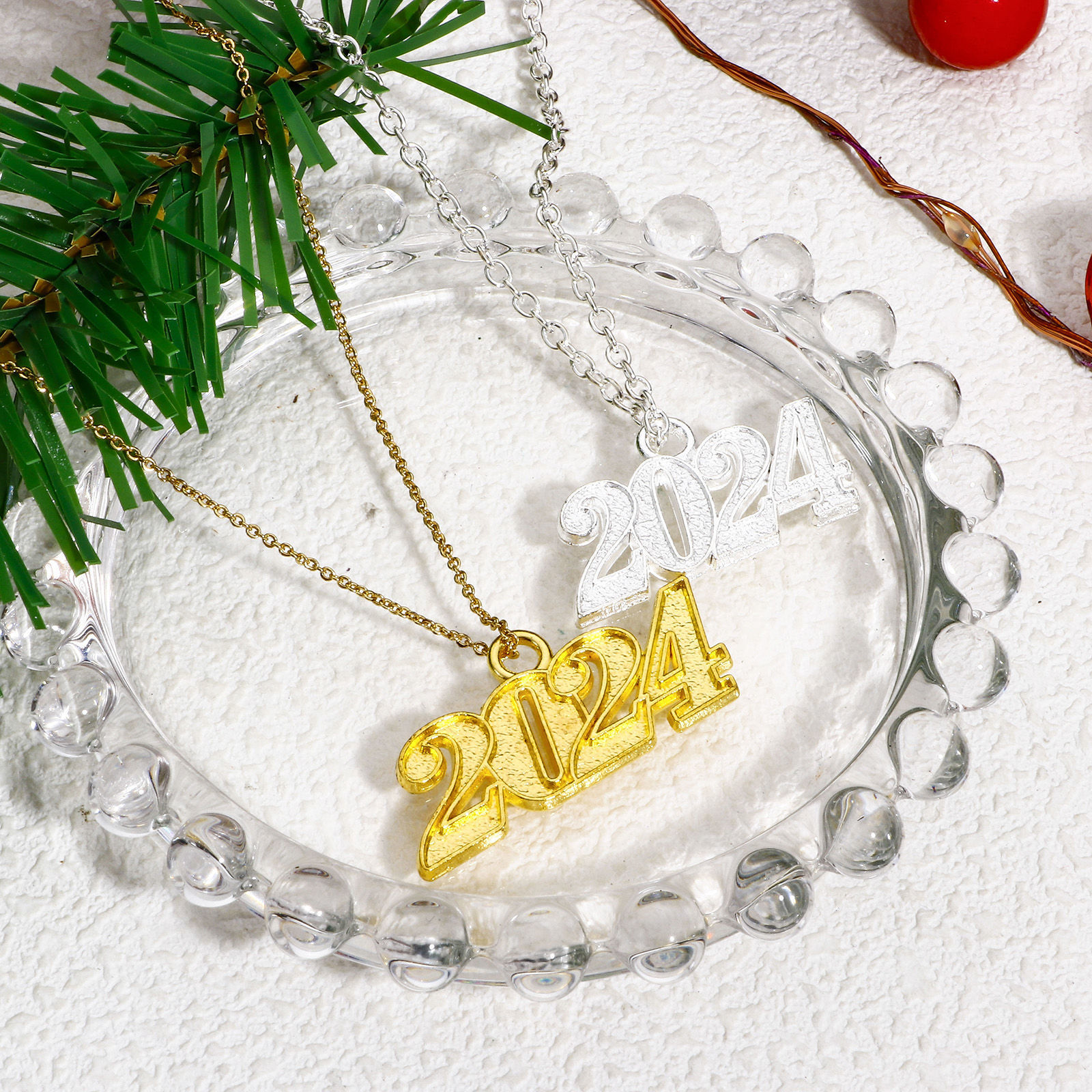 Imagen de 20 Unidades Zamak Año Colgantes Multicolor Mensaje " 2024 "