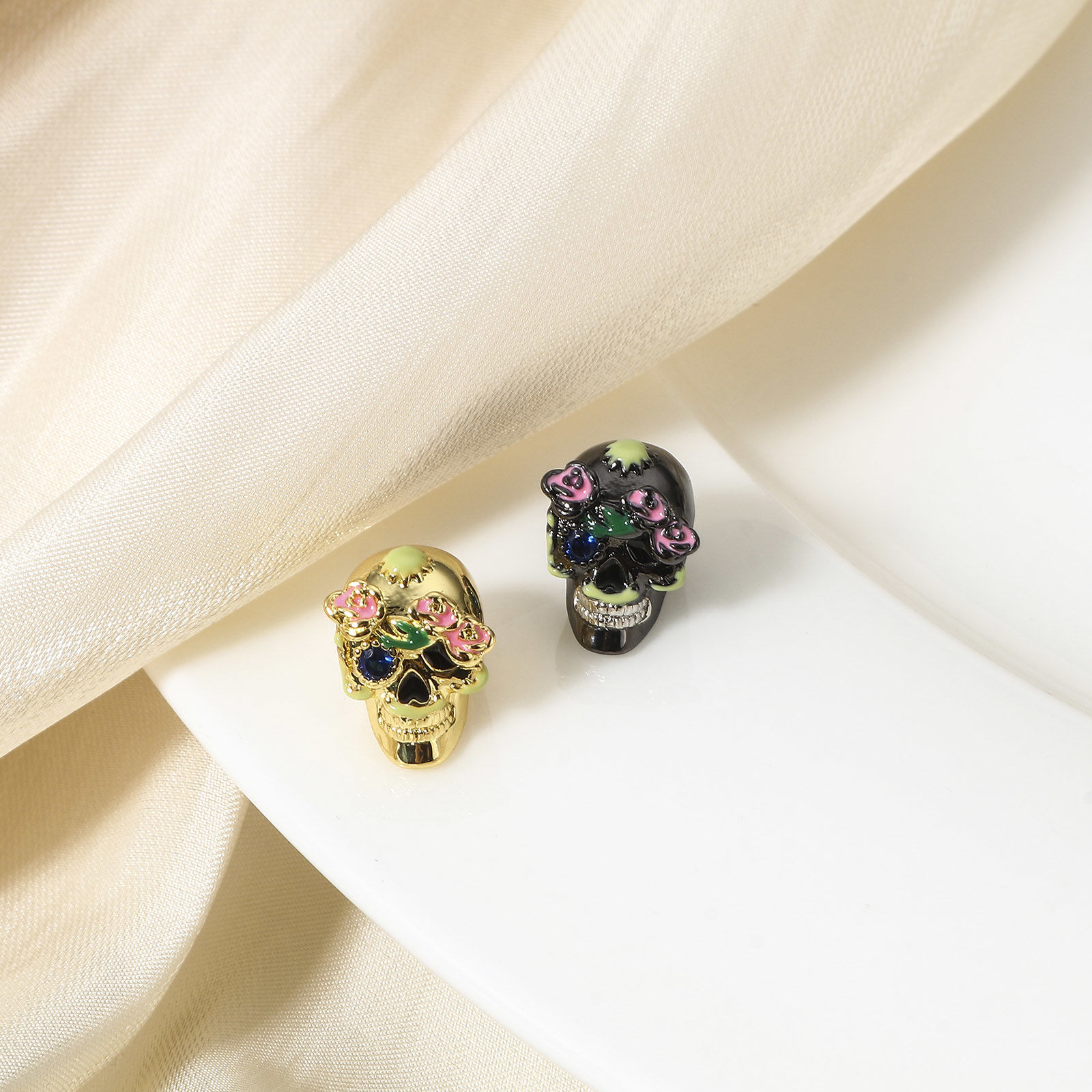 Изображение 1 ШТ Латунь Хэллоуин Бусины с большим отверстием в европейском стиле настоящее золото с покрытием Разноцветный Сахарный Череп Цветок Трехмерный Около 12мм x 9.5мм