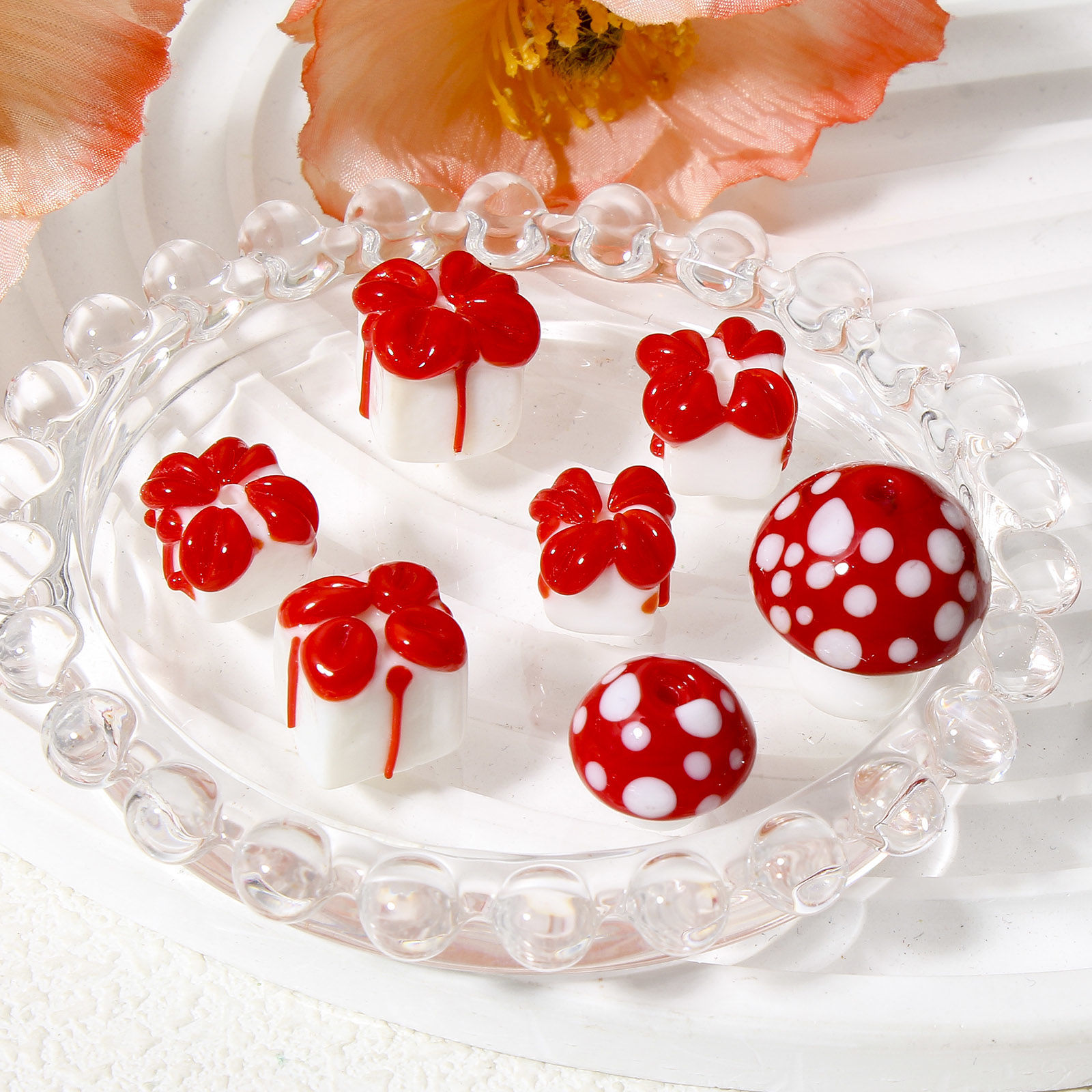 Bild von 2 Stück Muranoglas Perlen für die DIY-Schmuckherstellung Pilz Weiß & Rot 3D