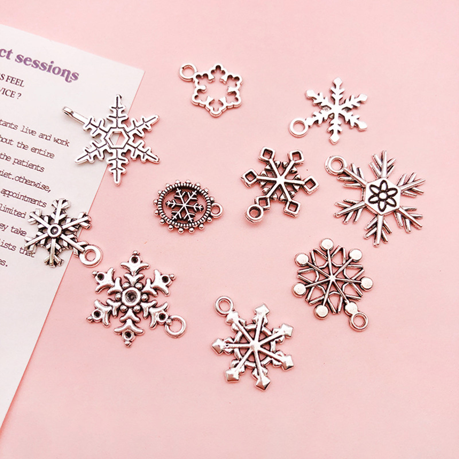 Изображение 50 ШТ Цинковый Сплав Рождество Подвески Античное Серебро Рождественские снежинка