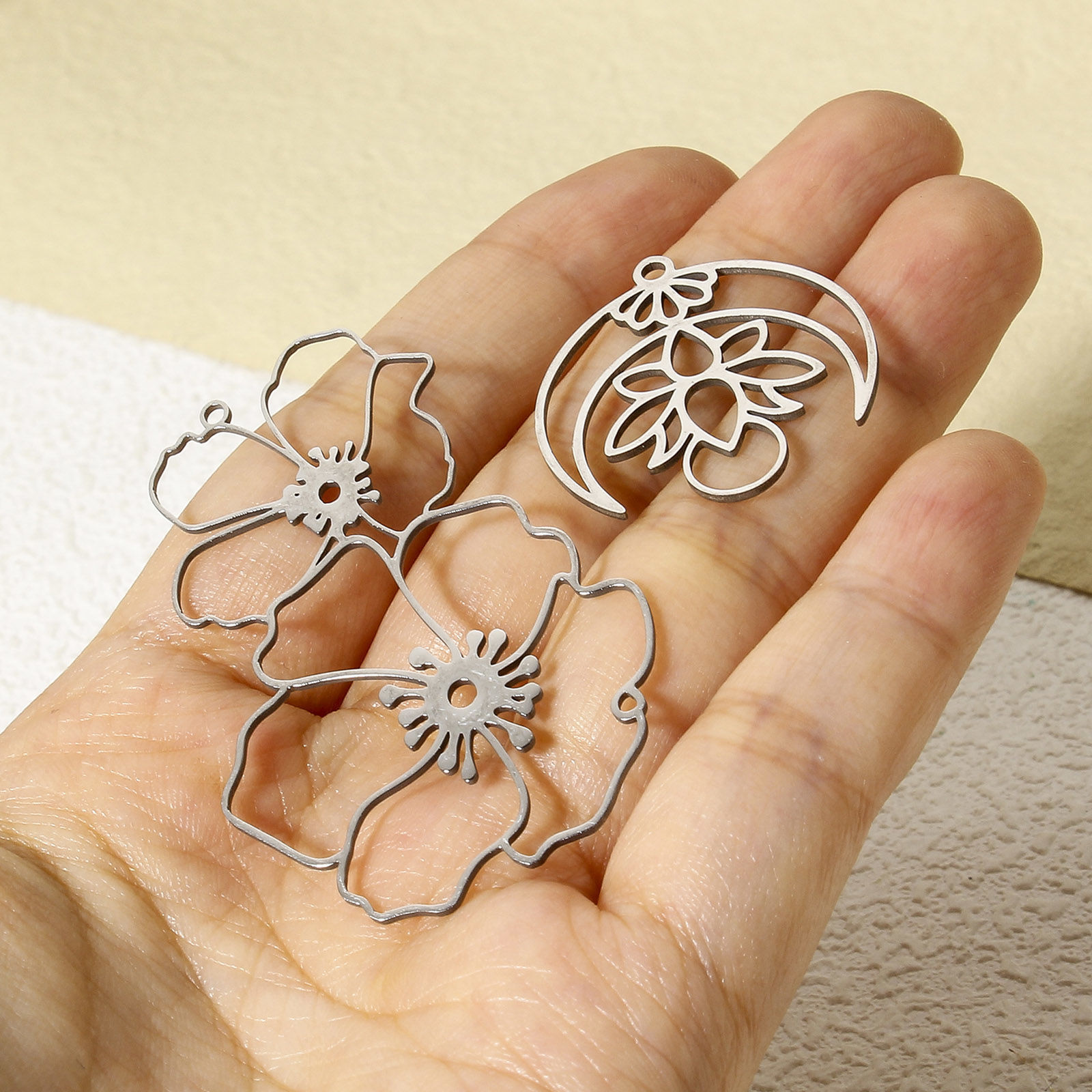 Picture of 304 Stainless Steel Charms Silver Tone Hollow