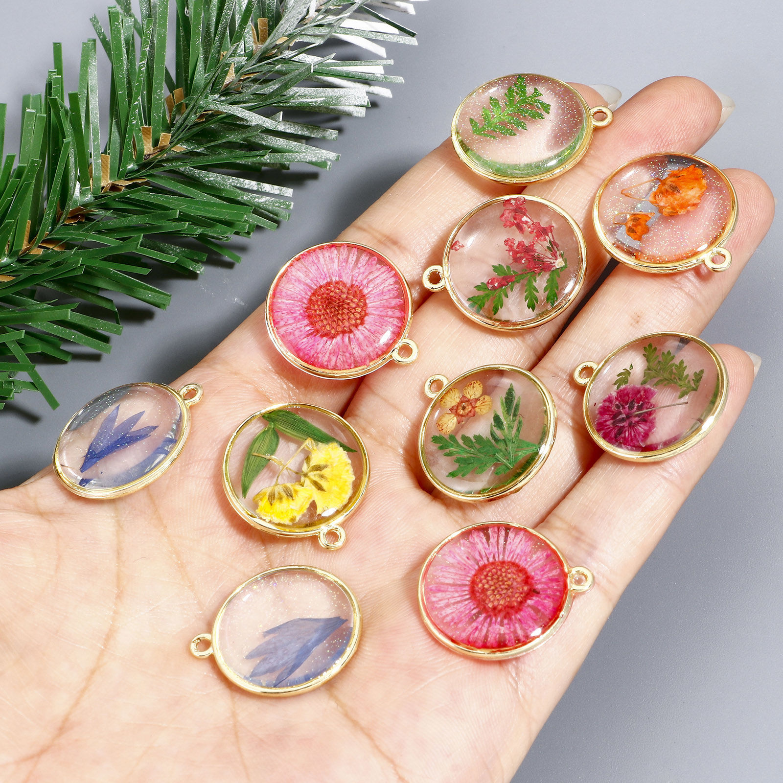 Picture of Handmade Resin Jewelry Real Flower Charms Round Disc Flower Gold Plated 22mm x 19mm