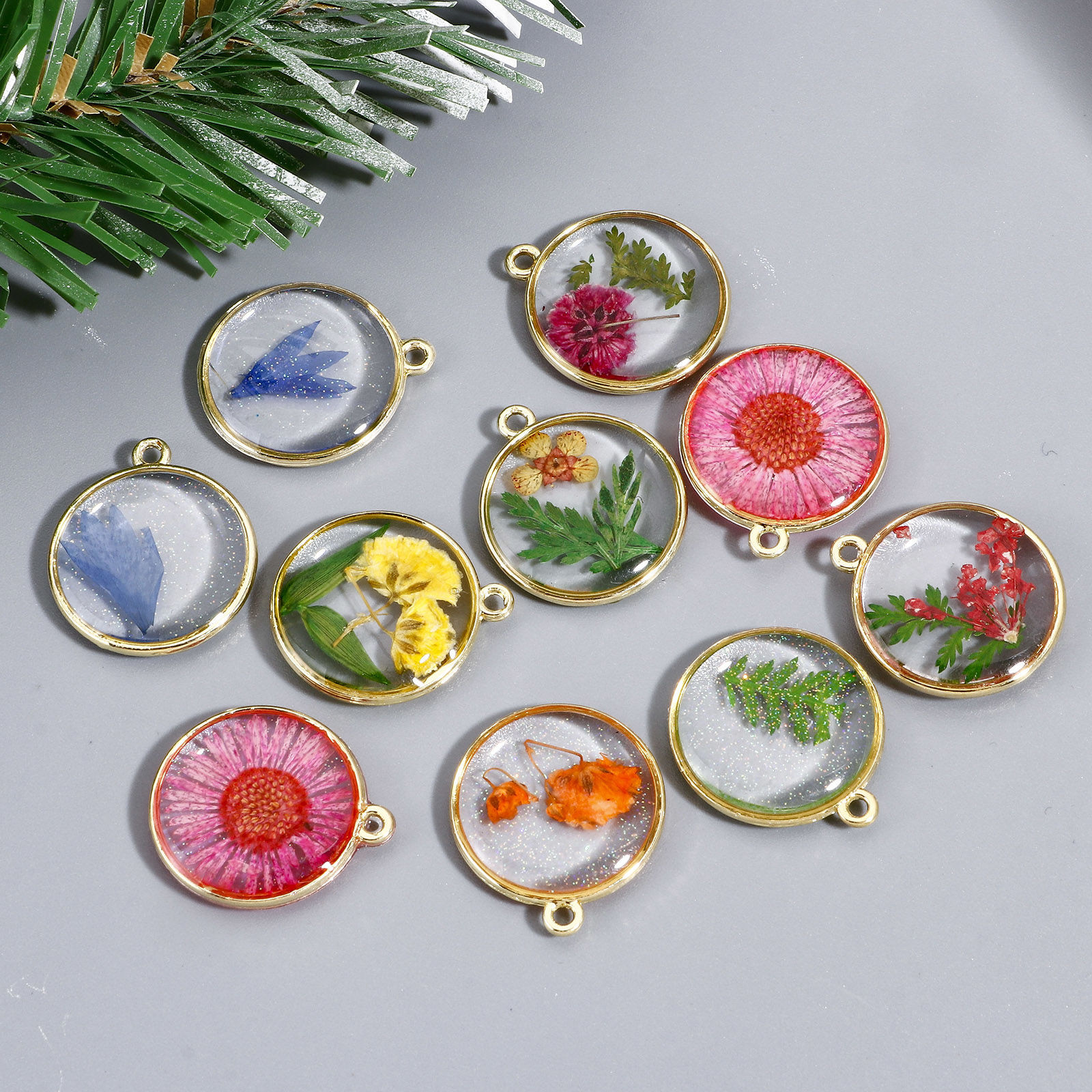 Picture of Handmade Resin Jewelry Real Flower Charms Round Disc Flower Gold Plated 22mm x 19mm