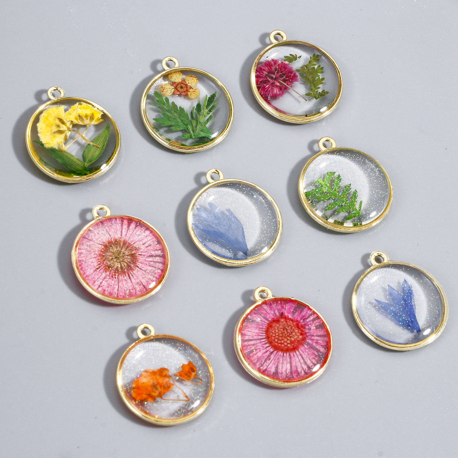 Picture of Handmade Resin Jewelry Real Flower Charms Round Disc Flower Gold Plated 22mm x 19mm