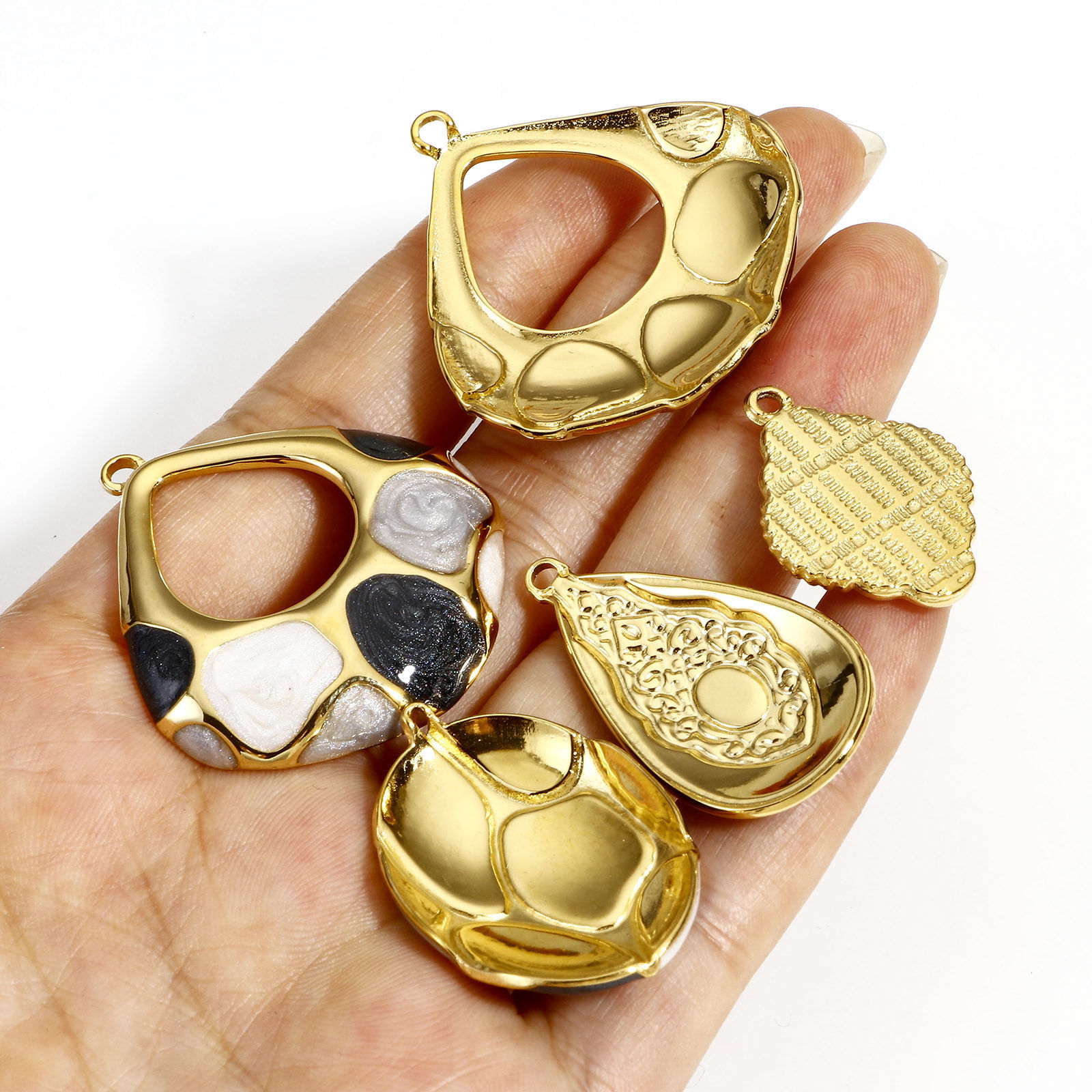 Picture of 304 Stainless Steel & Stone Style Of Royal Court Character Charms Gold Plated Multicolor Oval Carved Pattern Enamel
