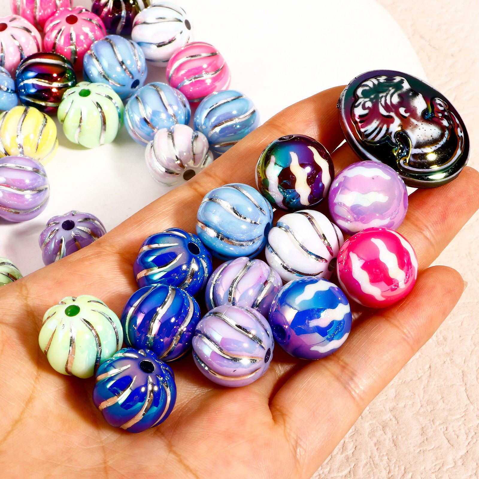 Picture of Acrylic Beads For DIY Jewelry Making At Random Mixed Color Pumpkin Beauty Lady AB Color