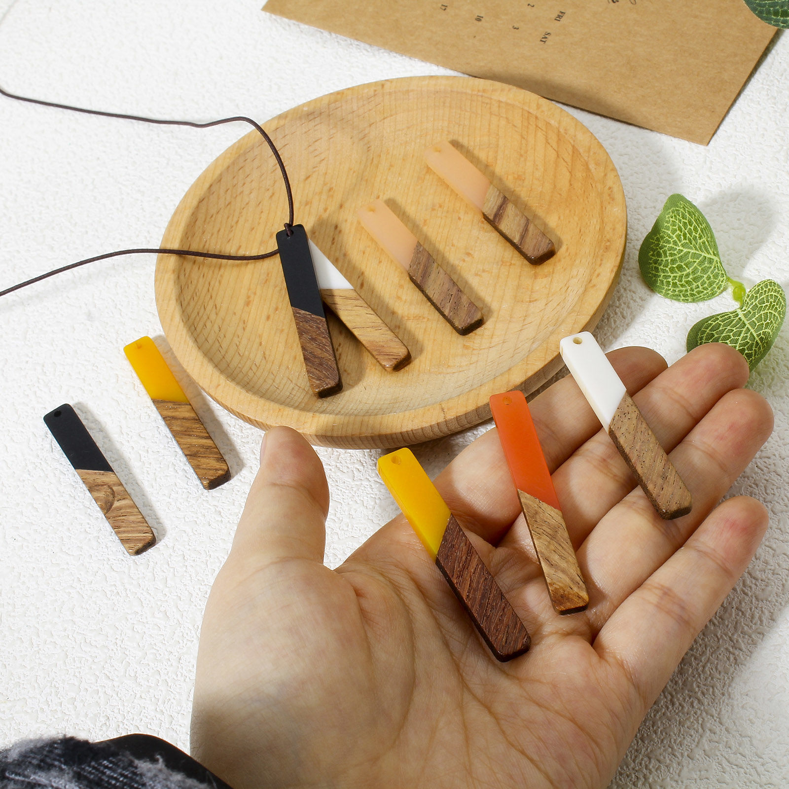 Imagen de 5 Unidades Resina de Efecto Madera Colgantes Multicolor Rectángulo 5.2cm x 0.8cm