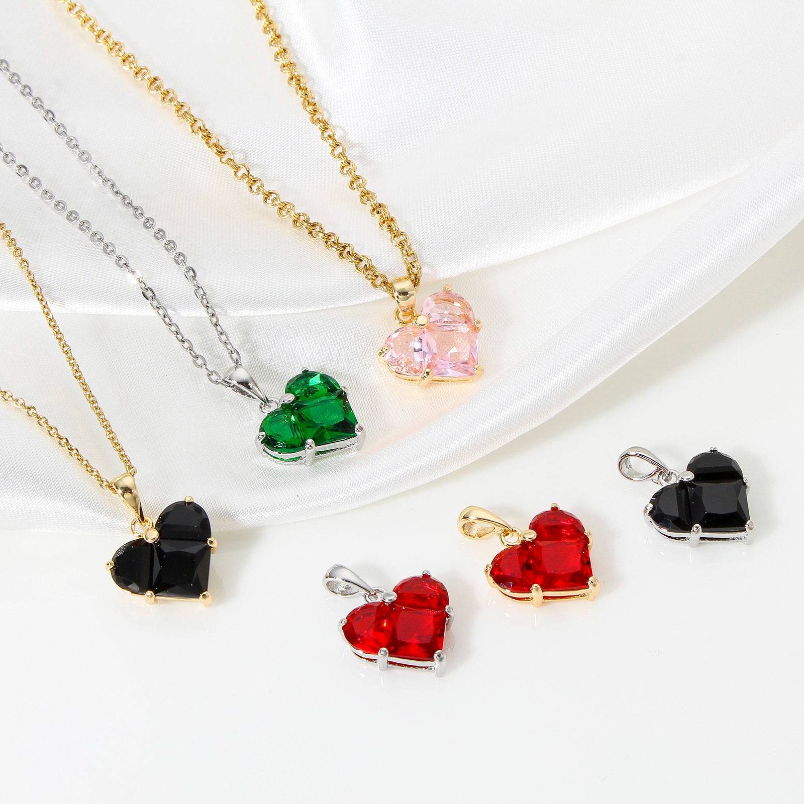 Image de 1 Pièce Pendentif Breloque La Saint Valentin en Laiton Cœur Plaqué Or Véritable 18K à Zircone Cubique Multicolore 20mm x 14mm
