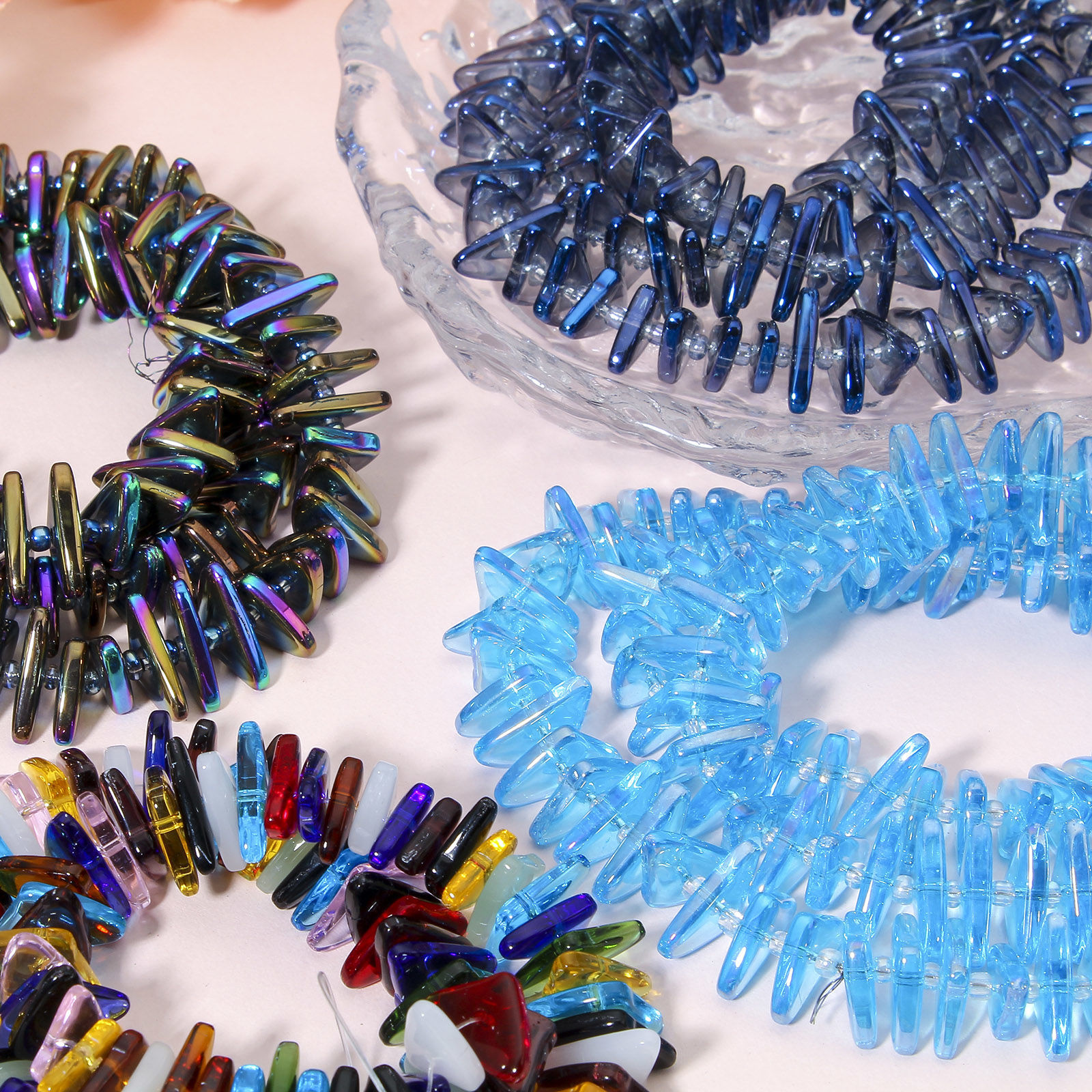 Imagen de 1 Sarta Vidrio Cuentas para la Fabricación de Joyas con Dijes de Bricolaje Triángulo, Multicolor AB Color Aprox 16mm x 9mm