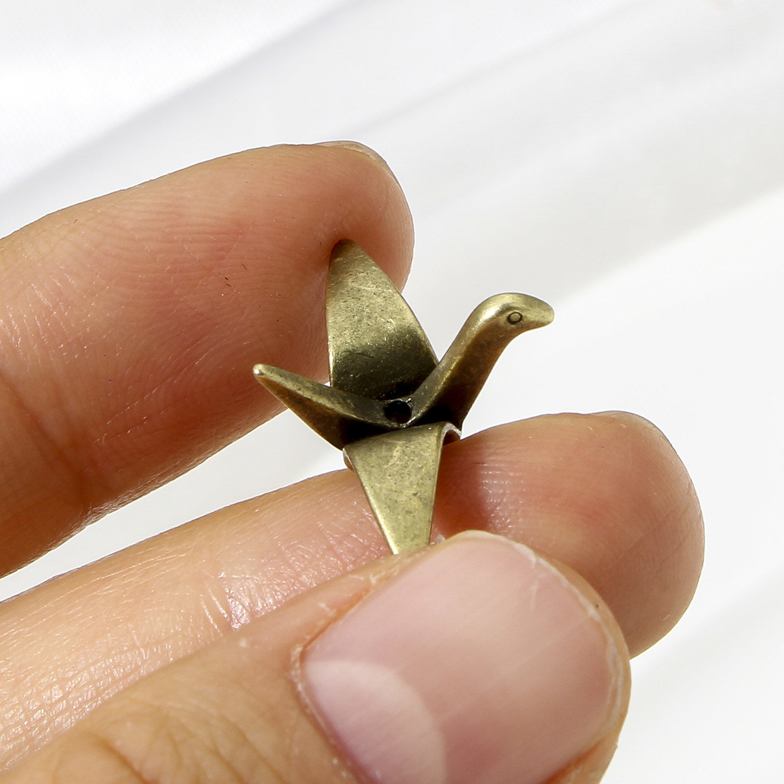 2 個 真鍮 折り紙 チャーム 折り鶴 多色 3D 23mmx 15mm の画像