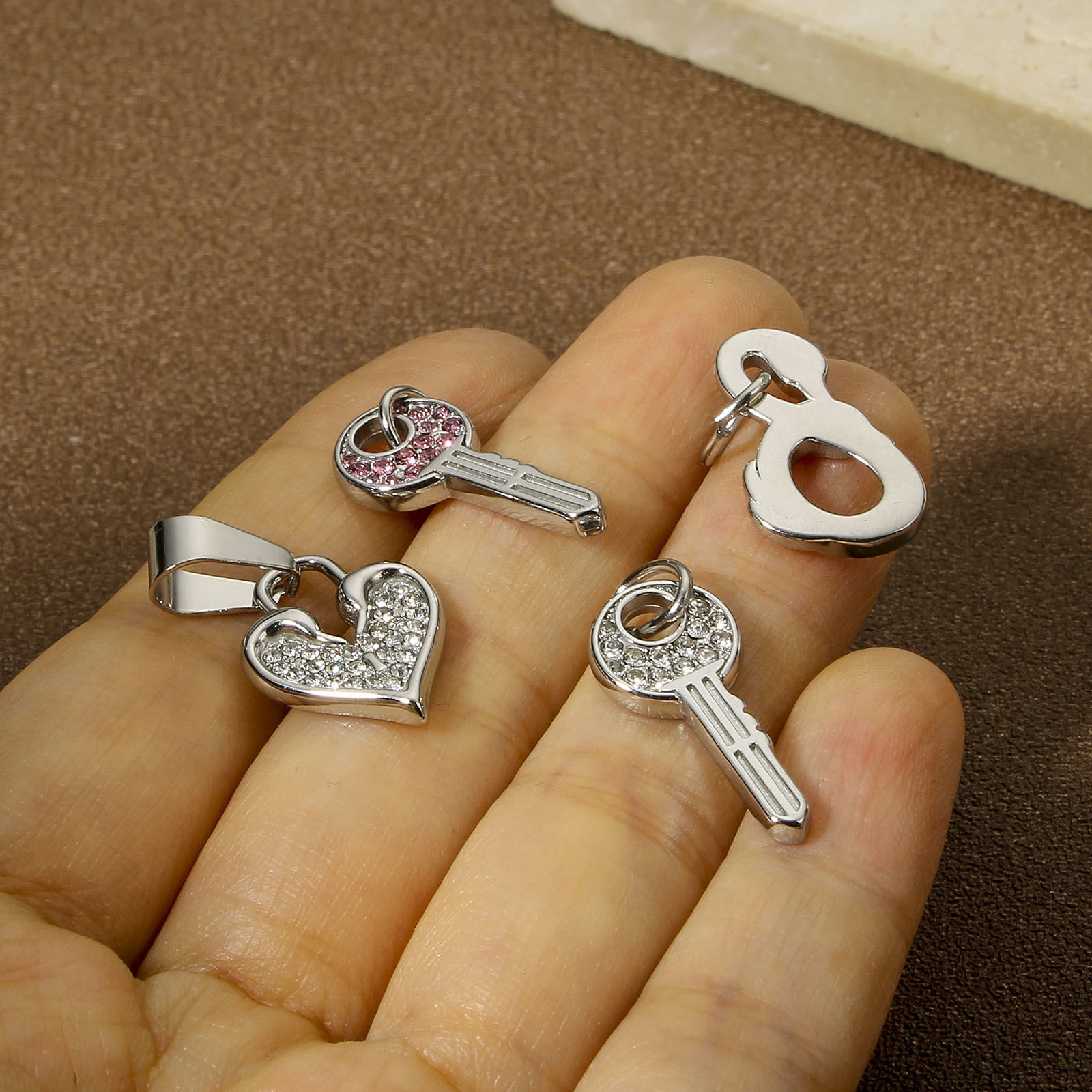 1 個 304ステンレス鋼 チャーム シルバートーン の画像