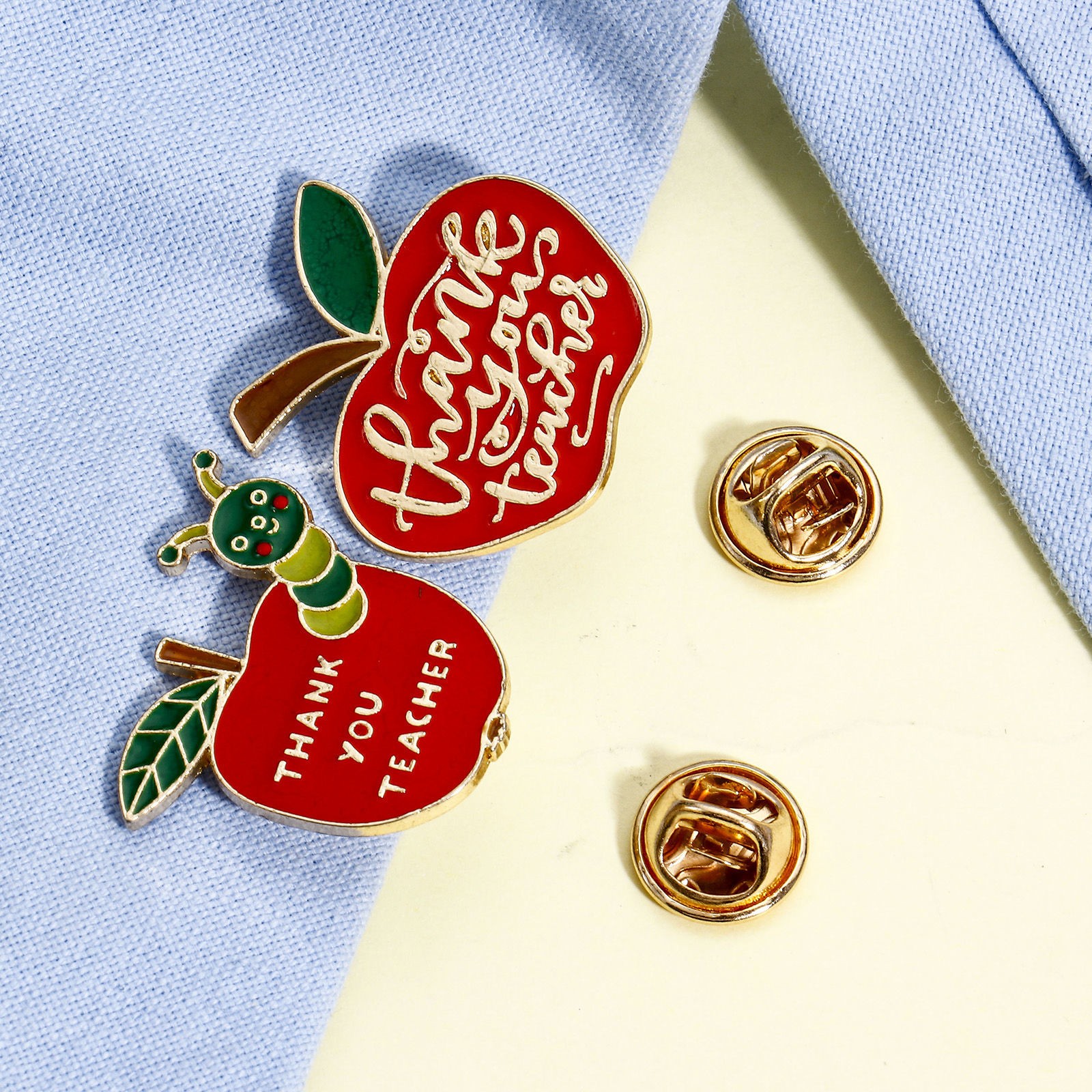 Image de 5 Pcs Broche Epingle en Alliage de Zinc Bijoux d'Ecole Pomme Doré Rouge Émail
