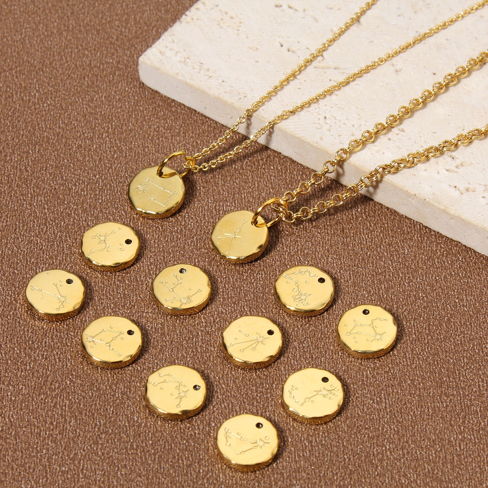 Imagen de 1 Unidad Enchapado al Vacío Ecológico 304 Acero Inoxidable Elegante Colgantes Charms Ronda Chapado en Oro Constelación