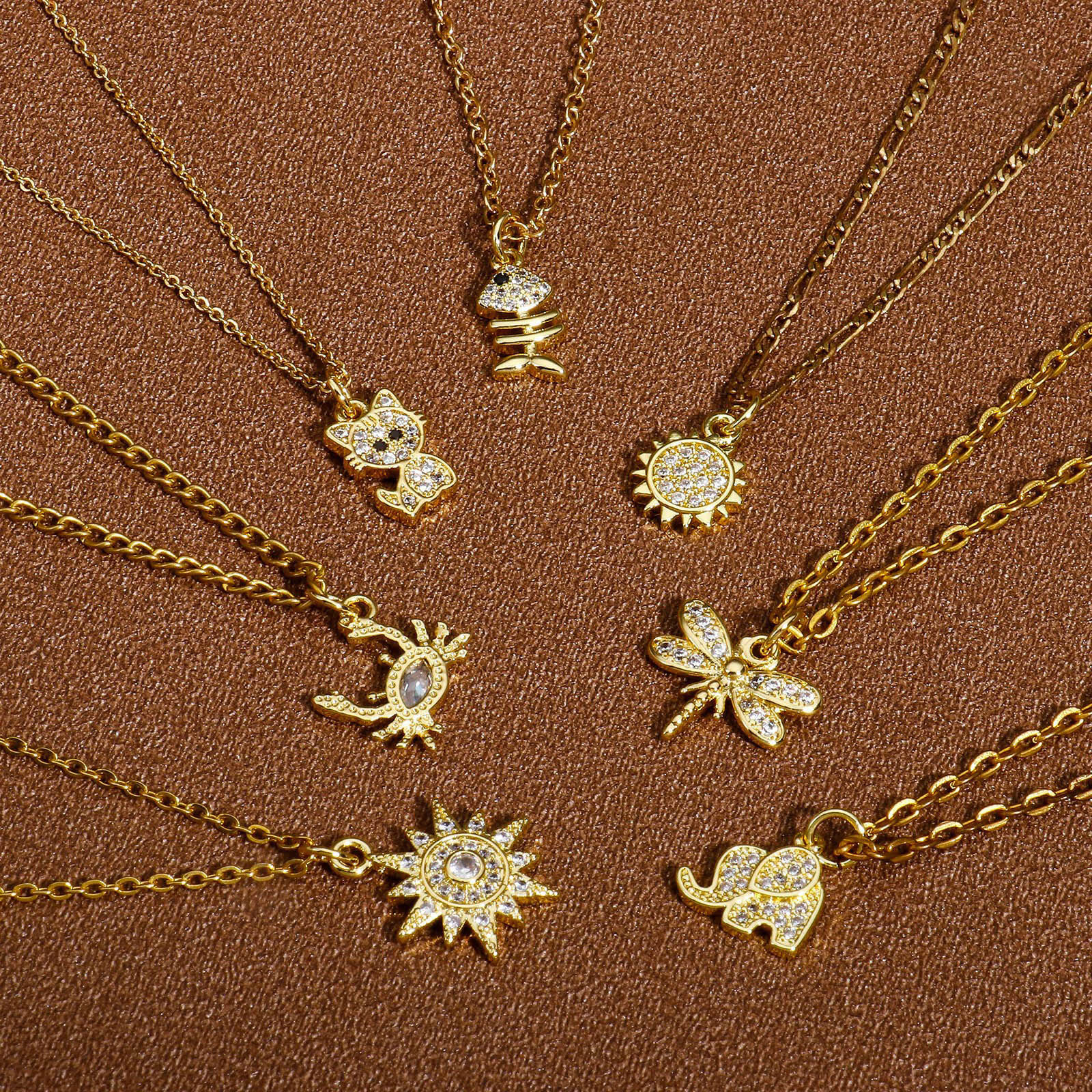 Bild von 2 Stück Messing Charms 18K Gold plattiert Sonne Insekt Klar Zirkonia